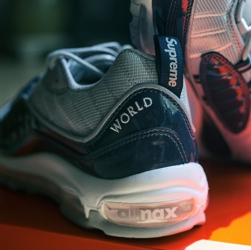 Nike x Supreme Air Max 98 Obsidian 착용 스타일