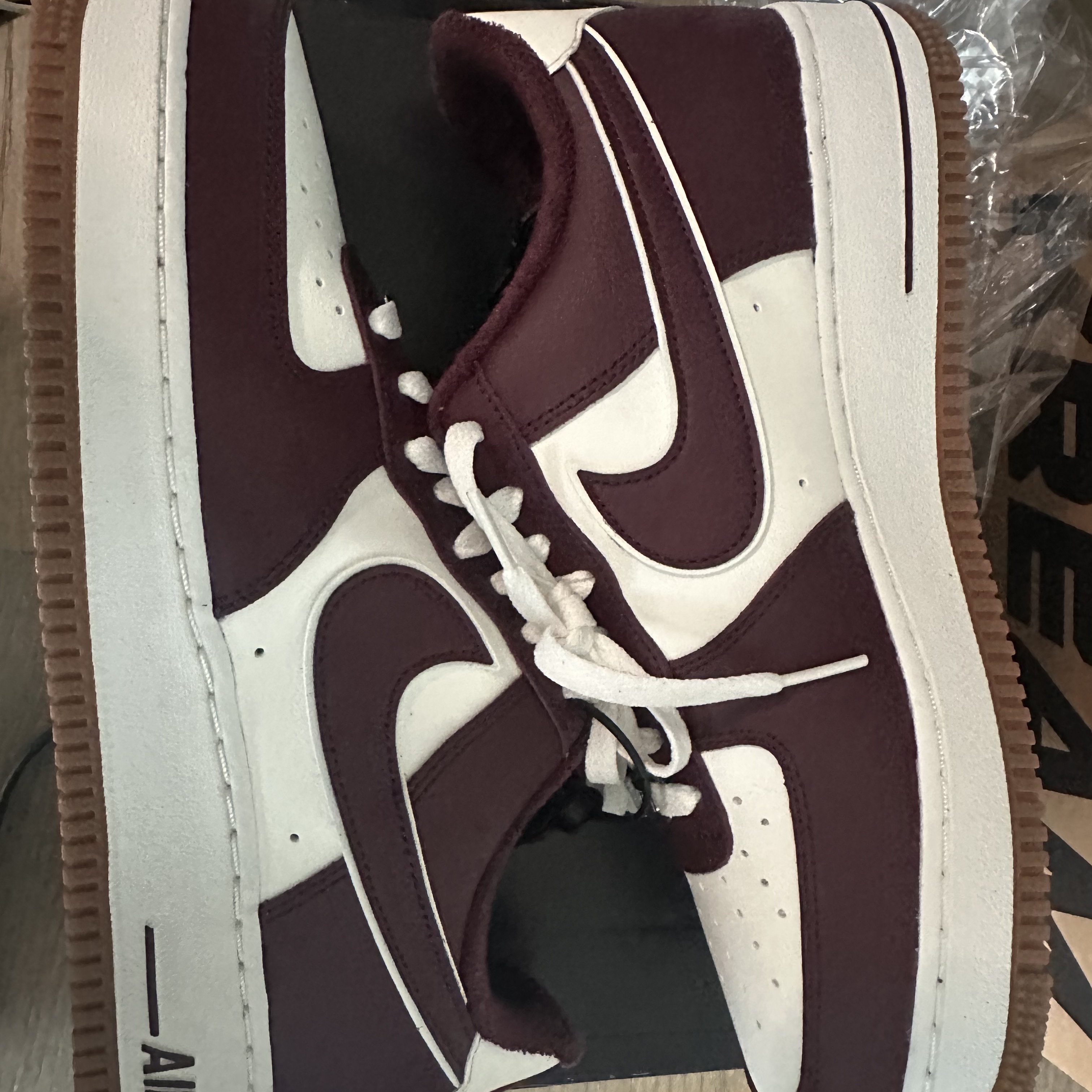 Nike Air Force 1 '07 LV8 Night Maroon 착용 스타일 - 3