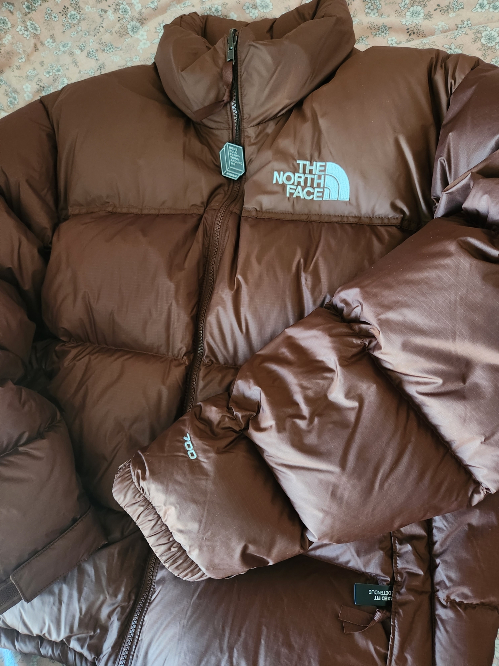 The North Face 1996 Retro Nuptse Jacket Dark Oak 착용 스타일 - 2