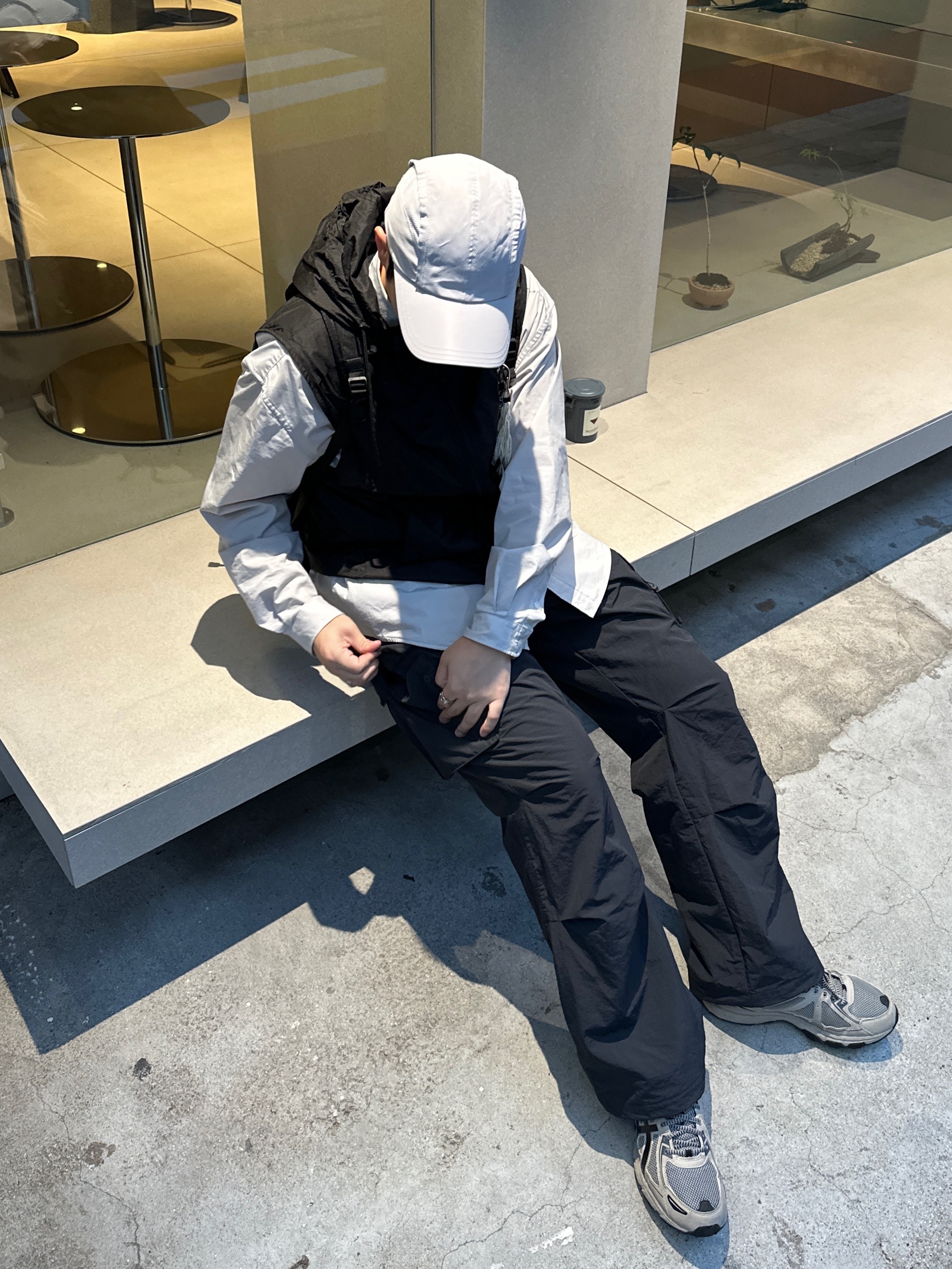 Supreme Webbing Keychain Green Camo - 23SS, Asics Gel-Venture 6 Feather Grey Black 착용 스타일 - 4