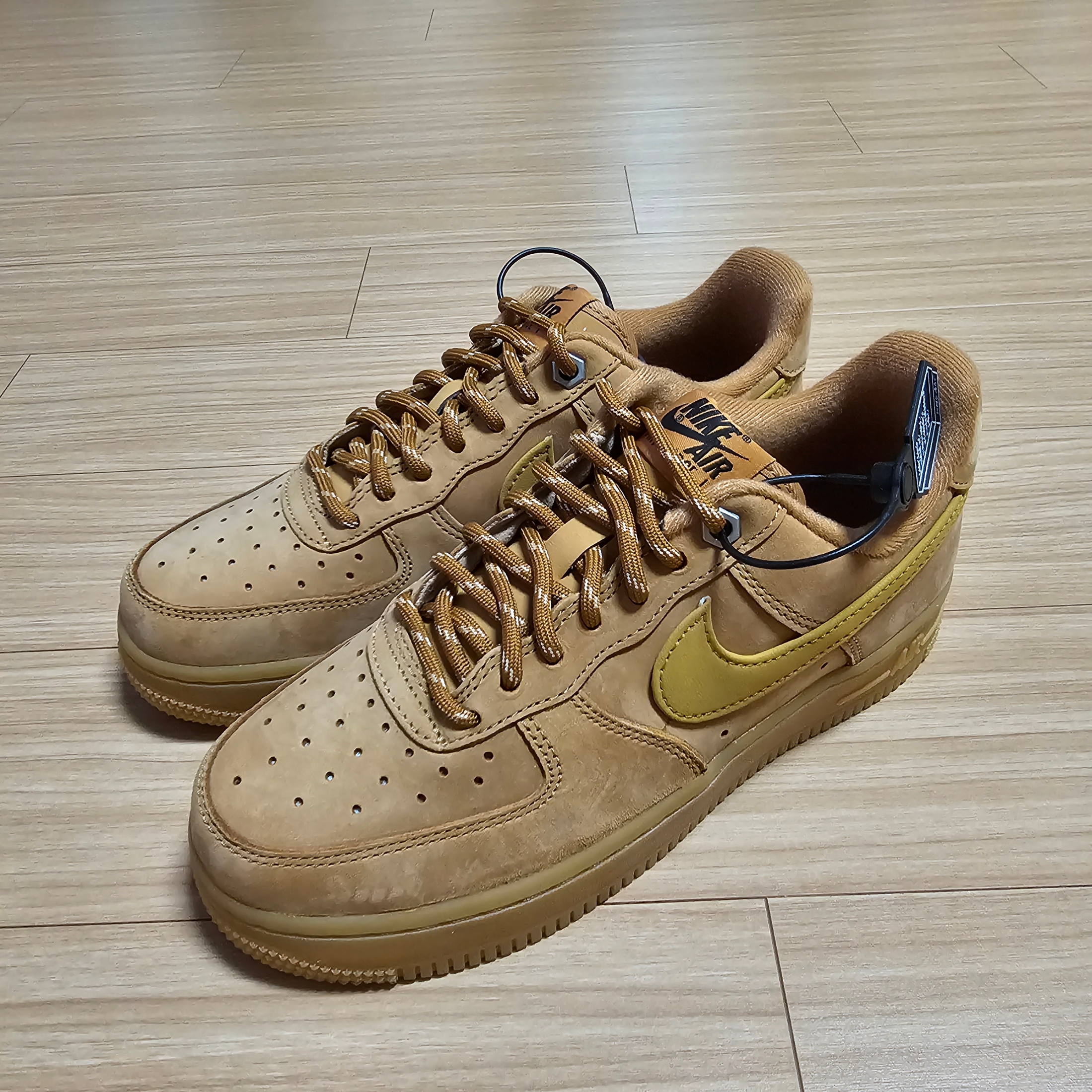 Nike Air Force 1 '07 WB Flax 착용 스타일
