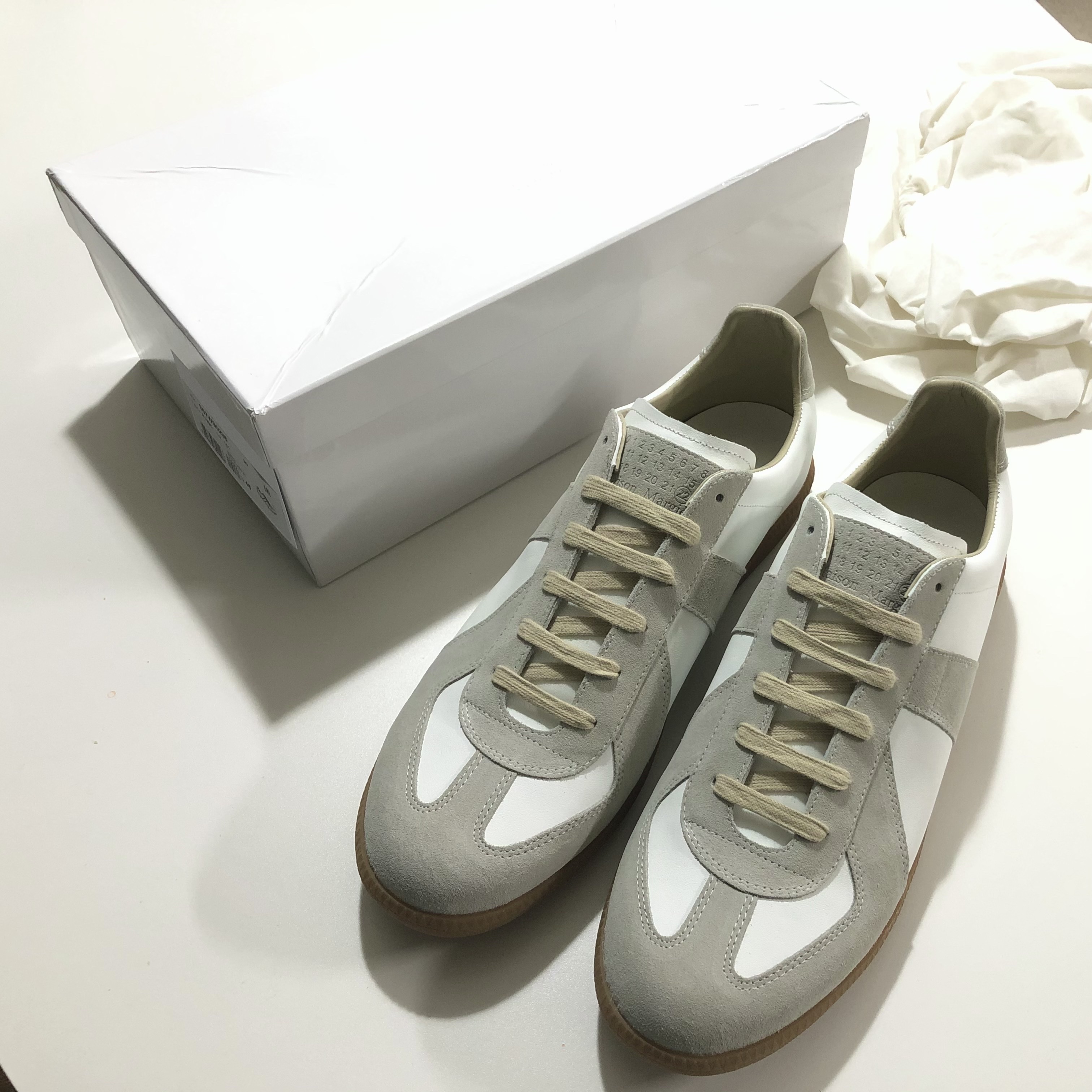 Maison Margiela Calfskin Replica Sneakers 착용 스타일