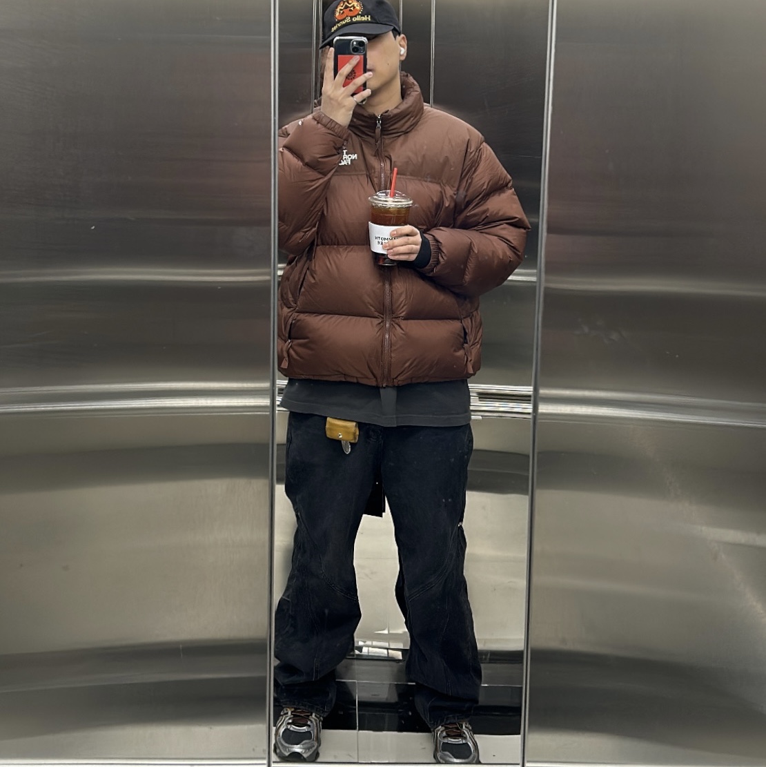 The North Face 1996 Retro Nuptse Jacket Dark Oak, Asics Gel-Quantum Kinetic Carbon Pure Gold 착용 스타일