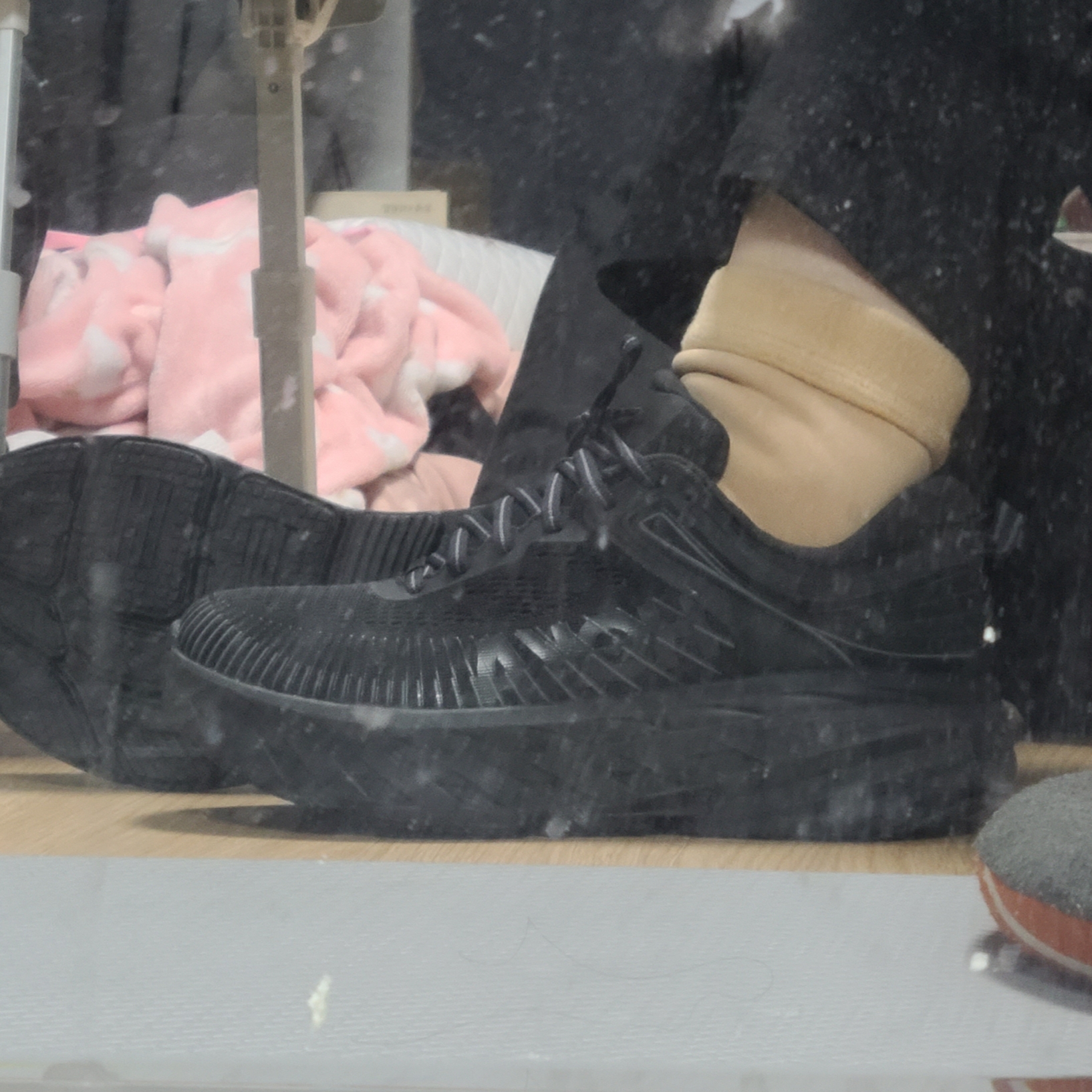 (W) Hoka Bondi 7 Black - Wide 착용 스타일 - 1