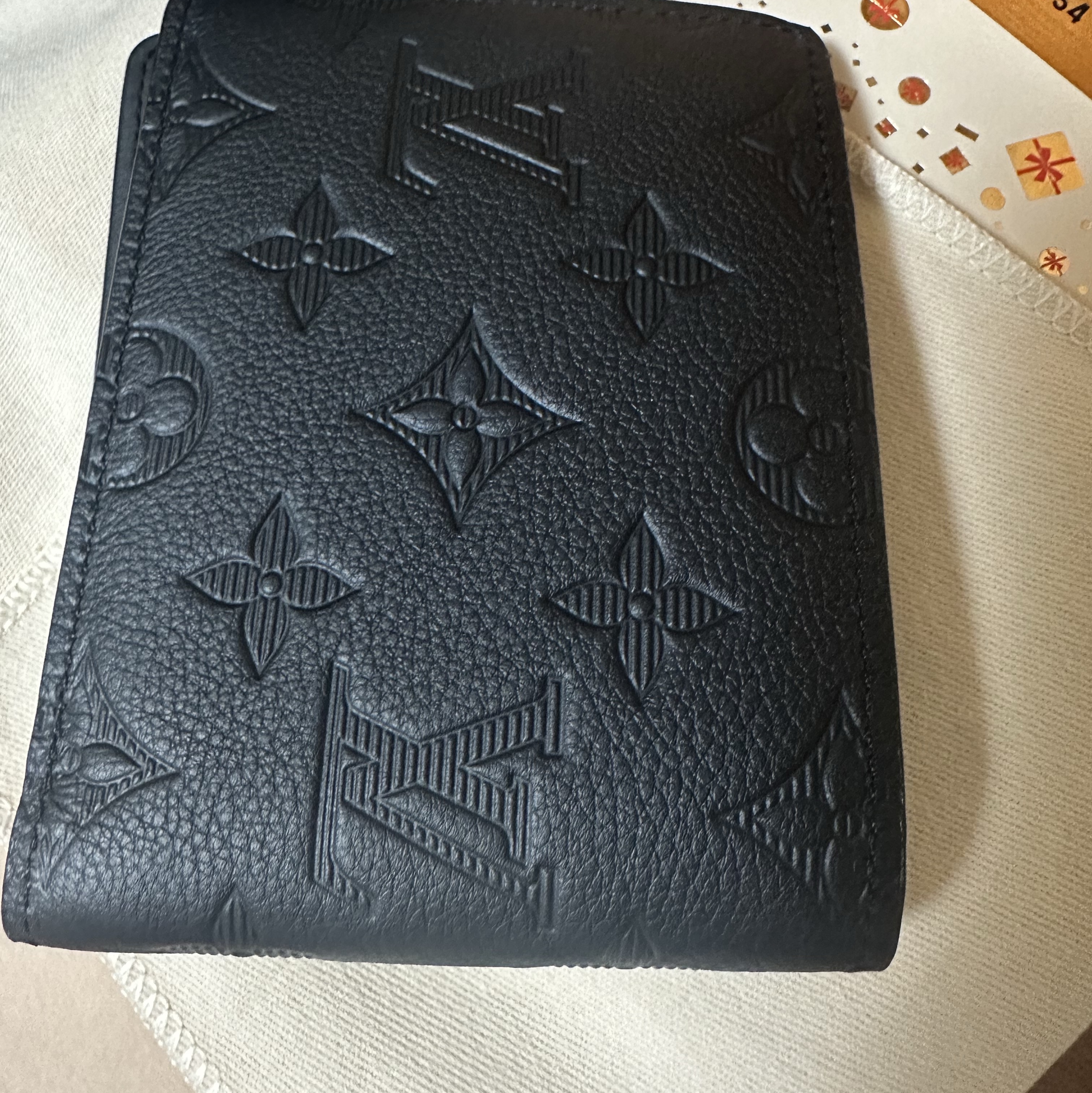 Louis Vuitton Multiple Wallet Monogram Shadow 착용 스타일 - 1