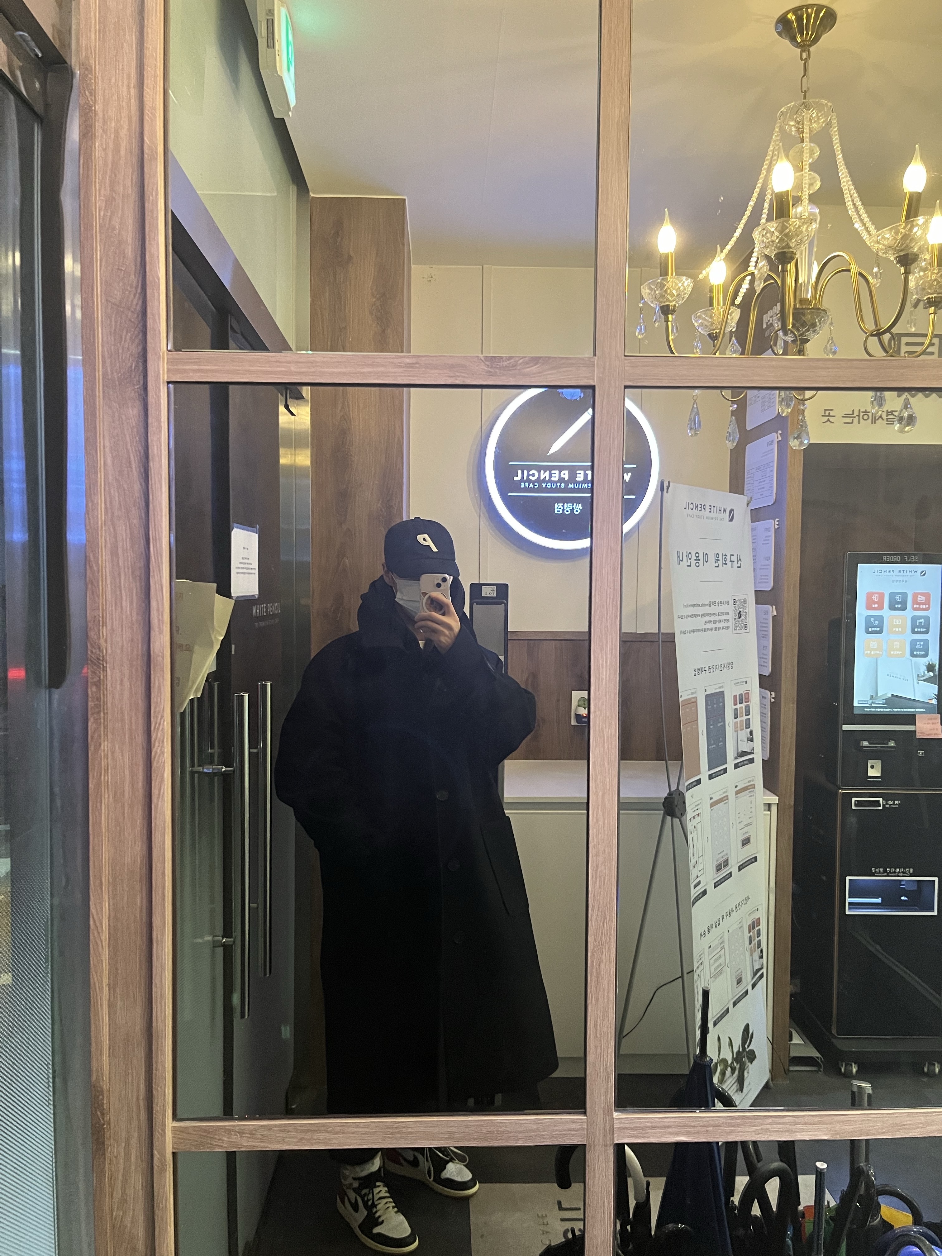 Palace P 6-Panel Cap Black - 23FW, Undermycar Legion.02 Balmacaan Oversized Wool Coat Black 착용 스타일