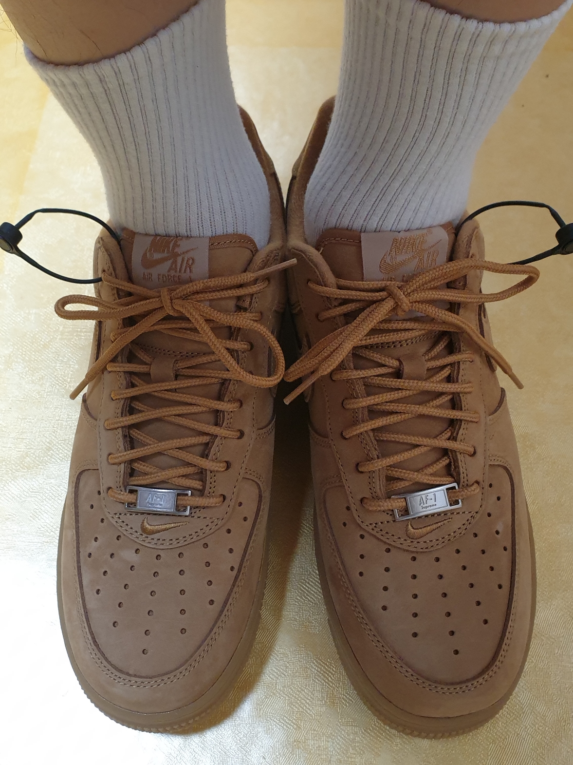 Nike x Supreme Air Force 1 Low Flax 착용 스타일