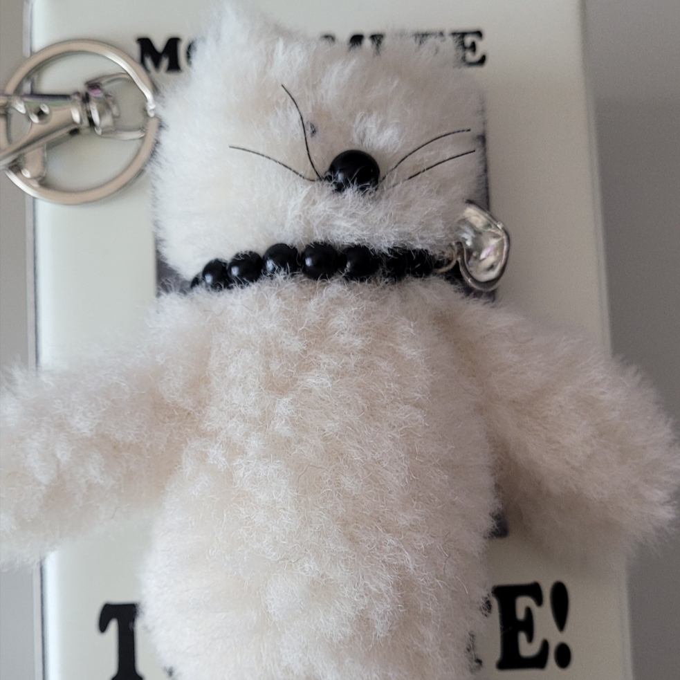 [KREAM 단독] Monamhee Creami Keyring Cream 착용 스타일