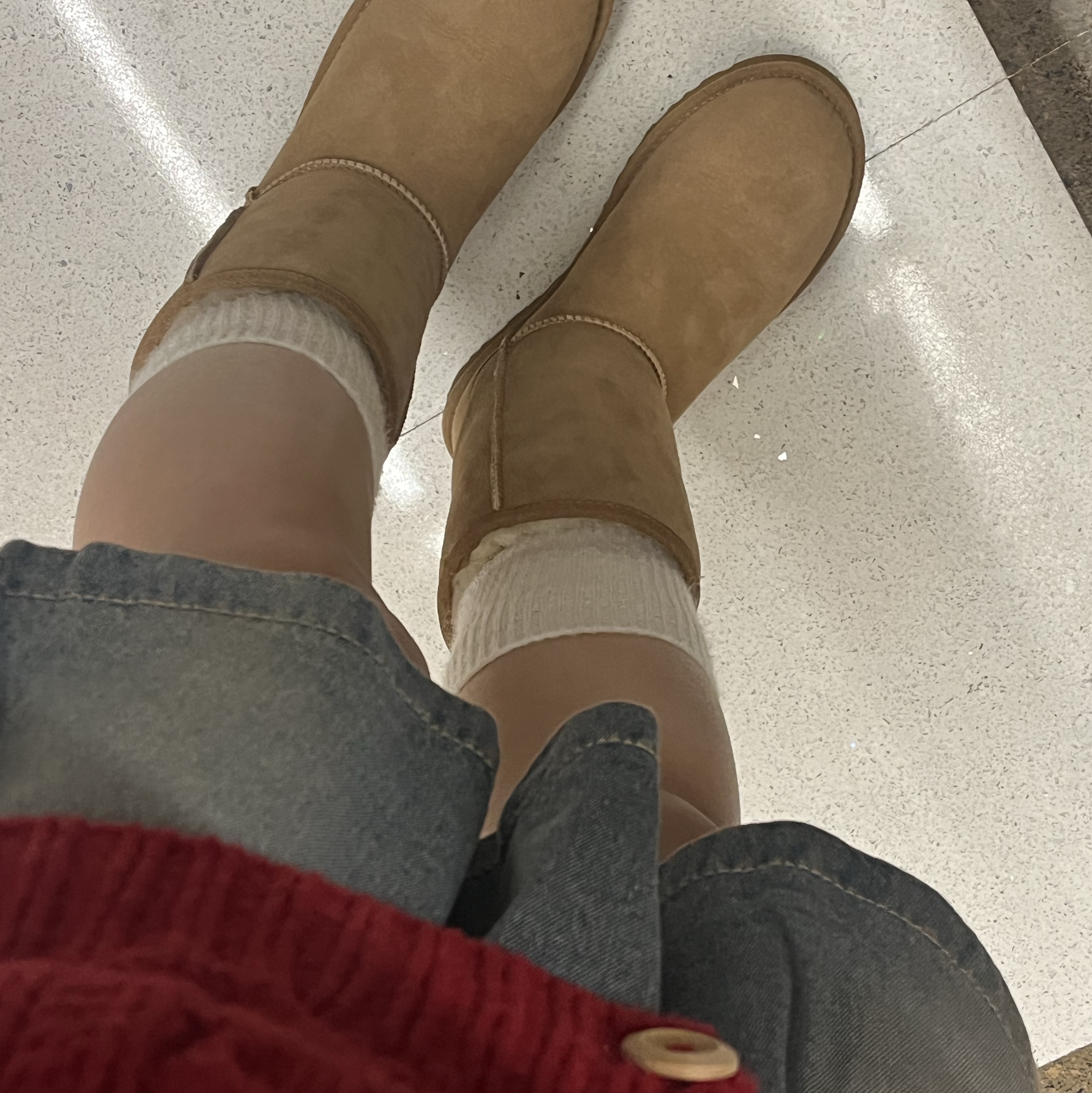 (W) UGG Classic Short II Boots Chestnut 착용 스타일 - 1