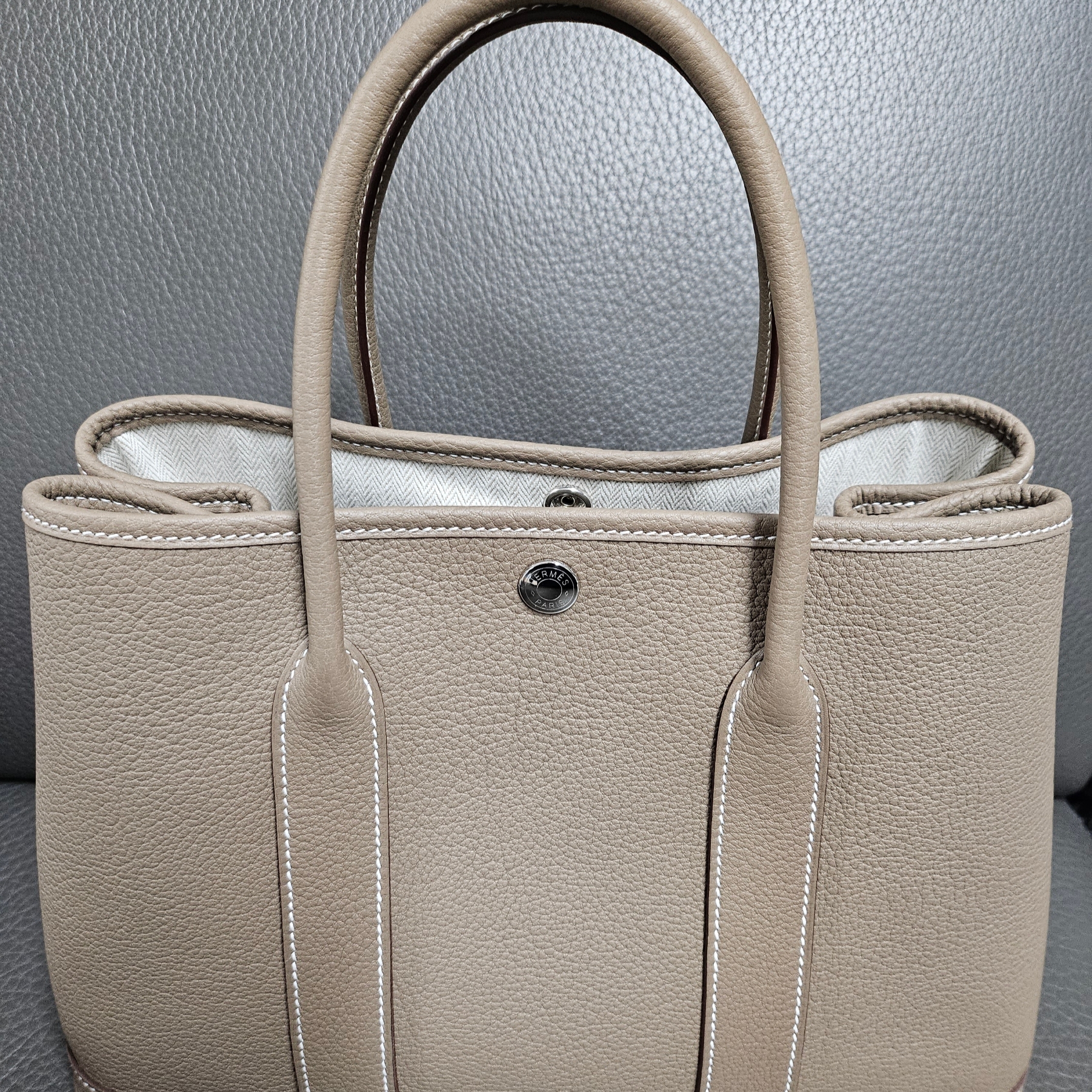 Hermes Garden Party 30 Bag Negonda & Palladium Etoupe 착용 스타일