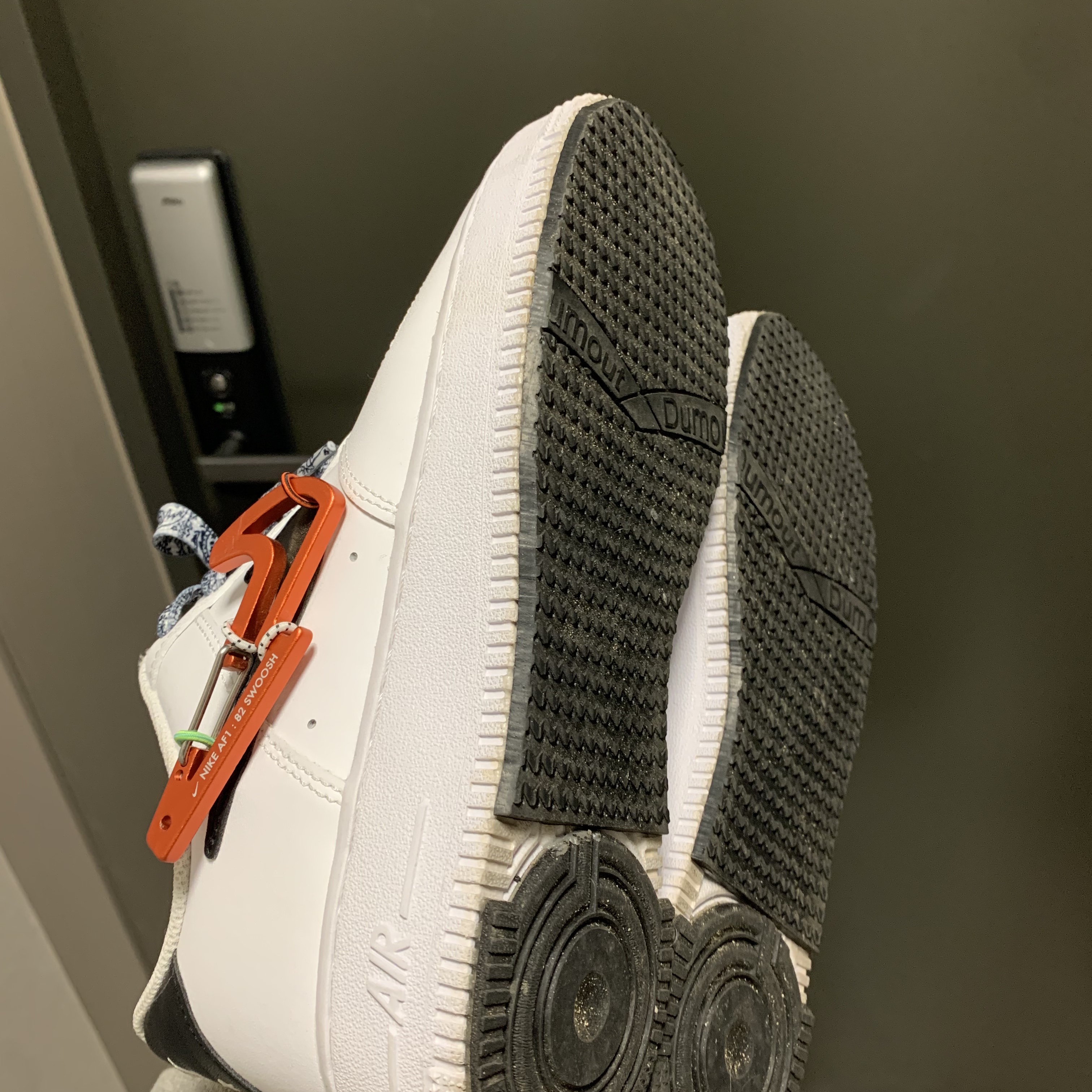 Nike Air Force 1 '07 PRM Carabiner Red 착용 스타일 - 6