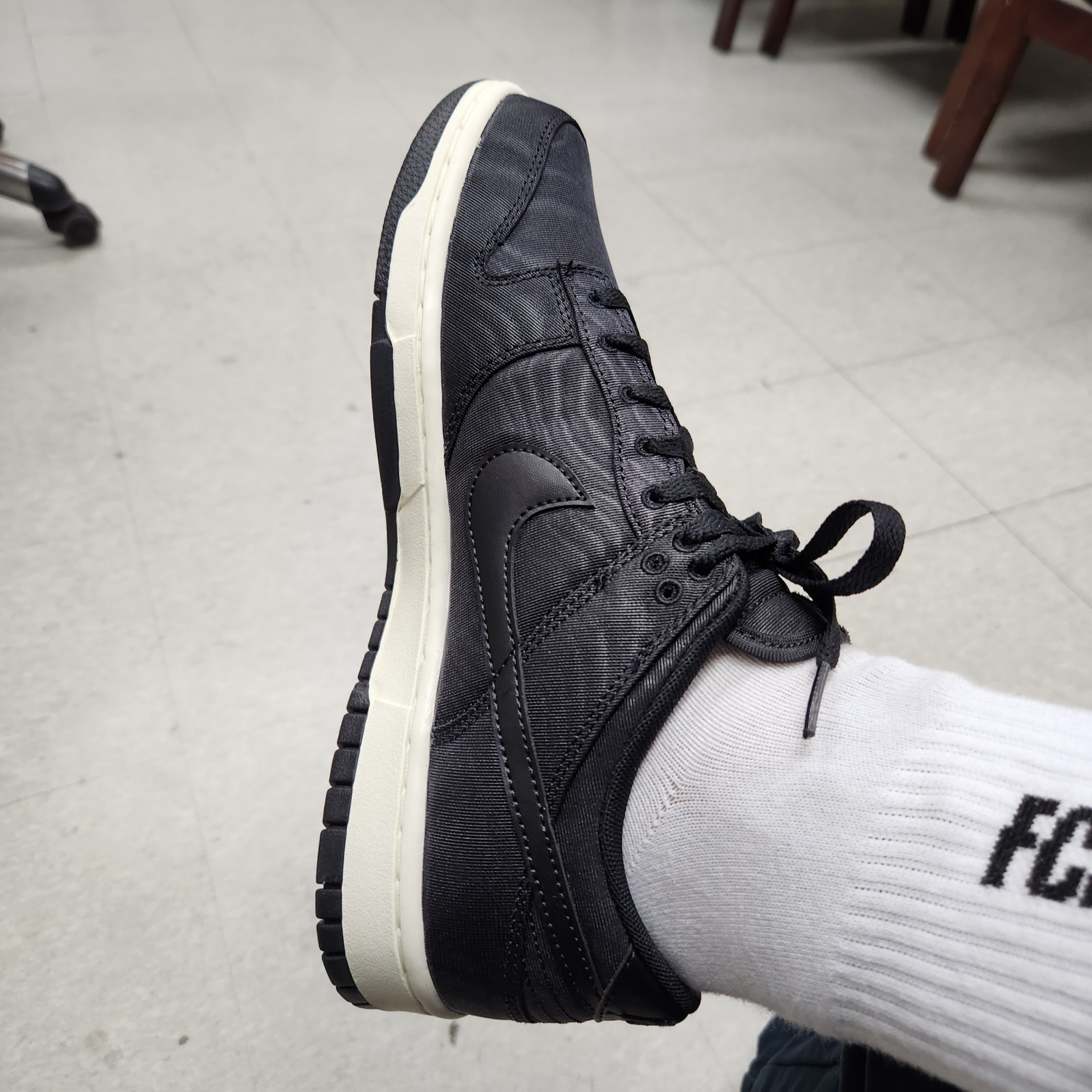 Nike Dunk Low Retro Premium Black 착용 스타일 - 2