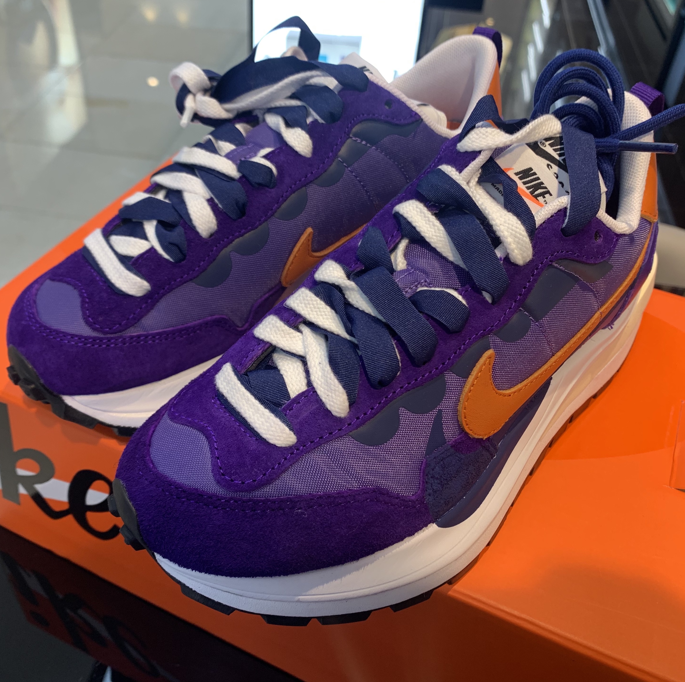 Nike x Sacai VaporWaffle Dark Iris, (Kids) Nike Everyday Plus Socks Pink White (6 Pack/Korean Ver.) 착용 스타일 - 3