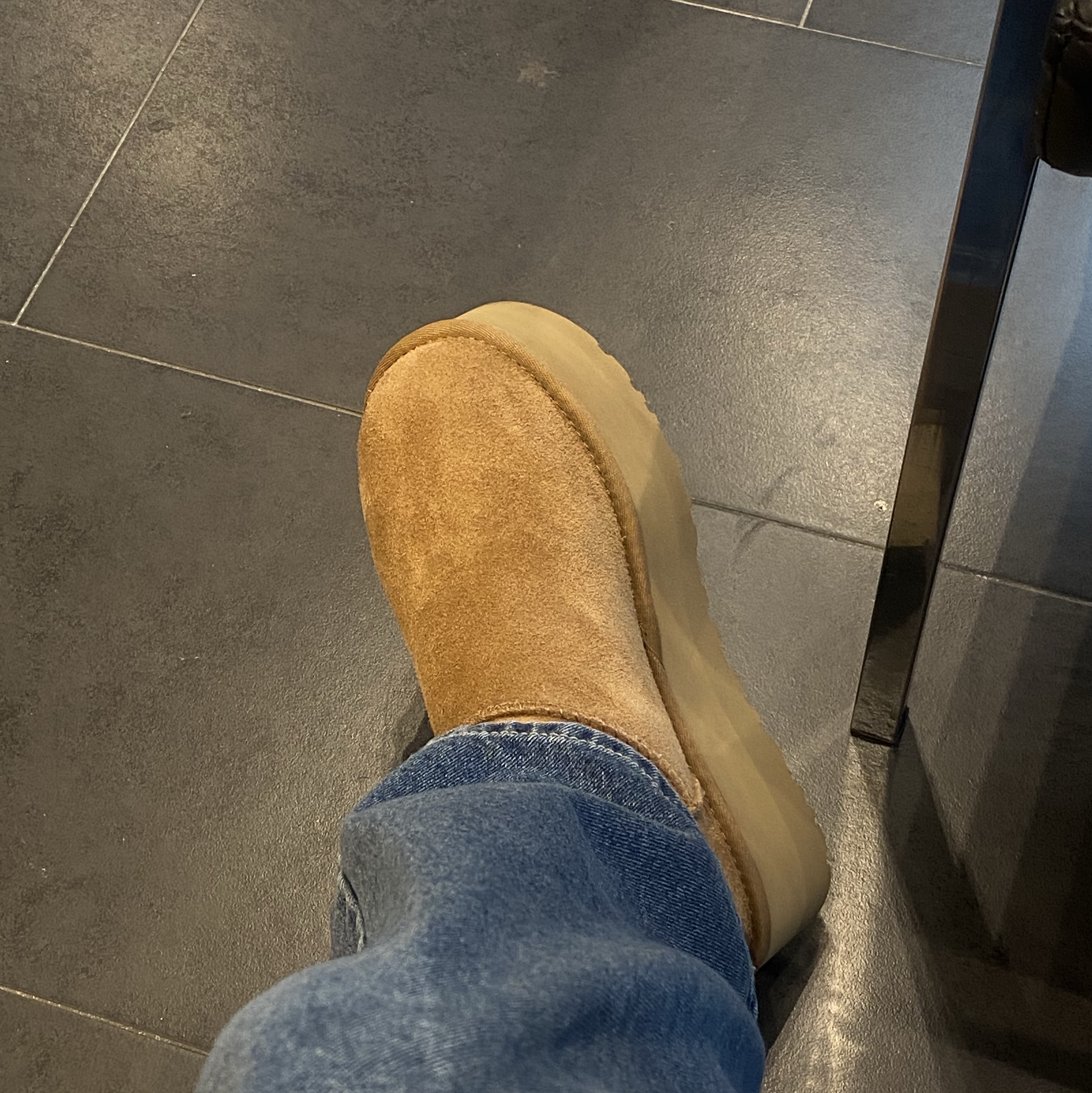 (W) UGG Classic Ultra Mini Platform Boots Chestnut 착용 스타일