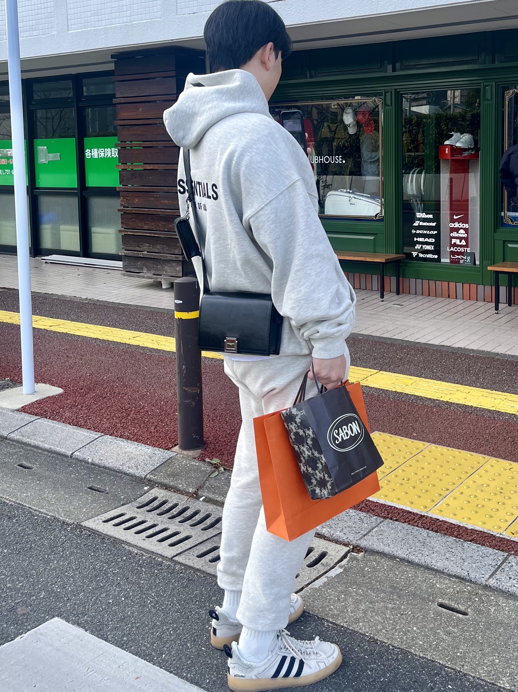 Adidas x Song for the Mute Campus 80s Bliss Core Black, Essentials The Core Collection Sweatpants Light Oatmeal 착용 스타일 - 6
