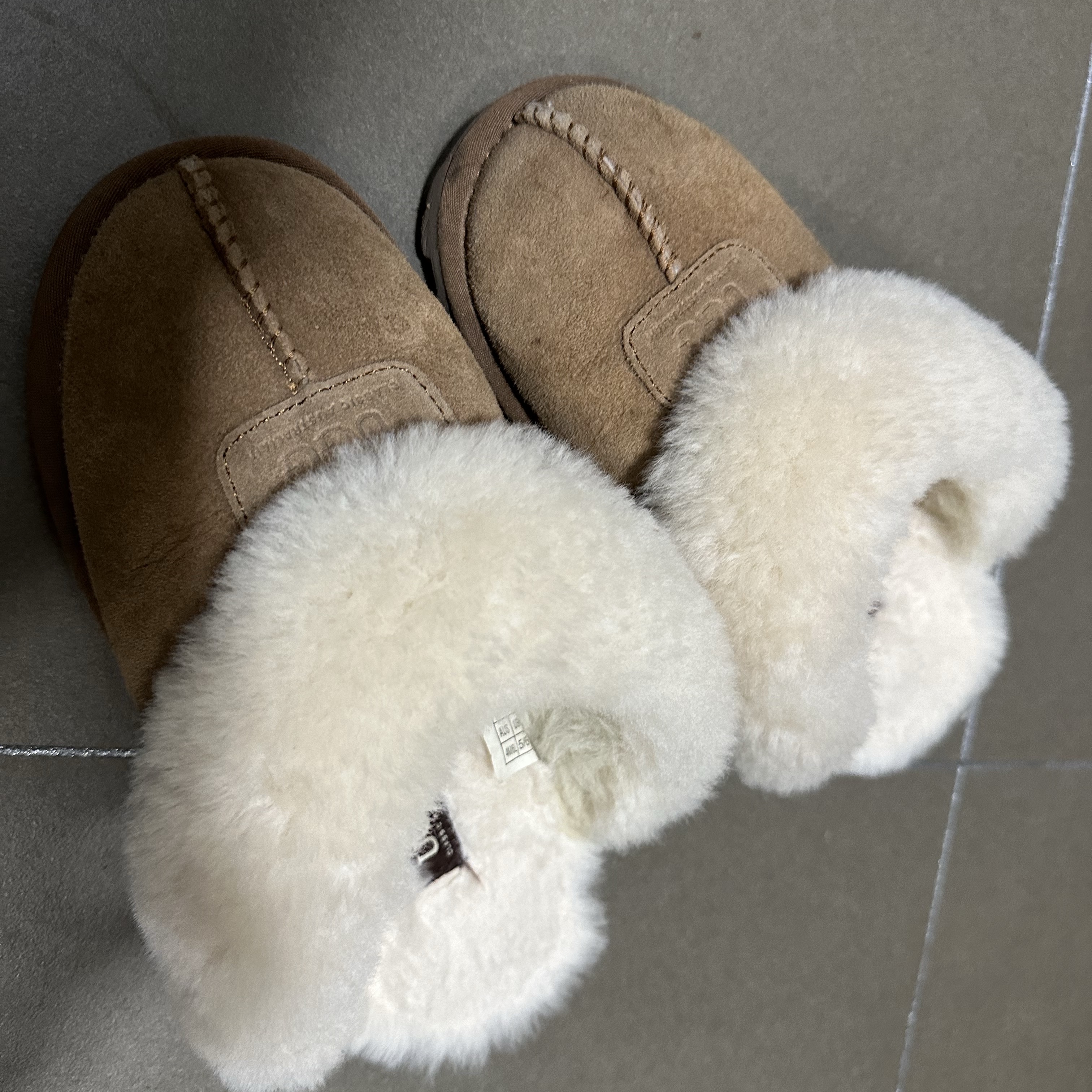 (W) UGG Coquette Slipper Chestnut 착용 스타일
