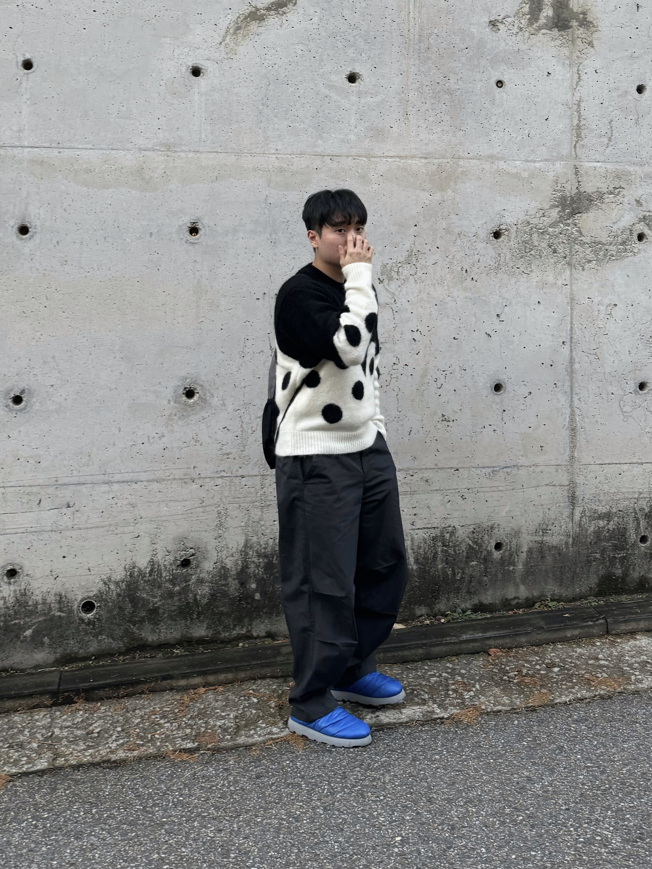 Stussy Dice Fuzzy Crew Black 착용 스타일