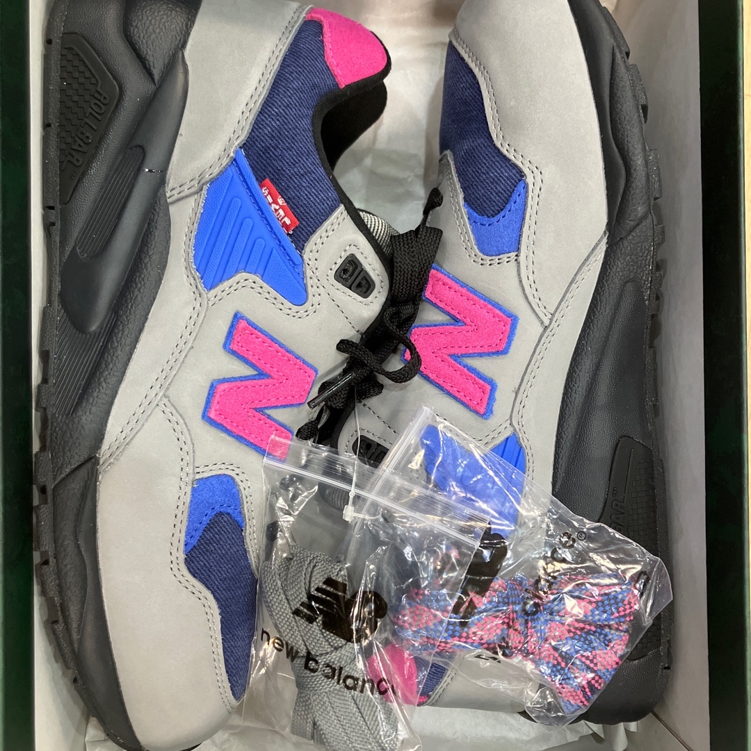 New Balance x Levi's MT580 Dark Gray Blue 착용 스타일