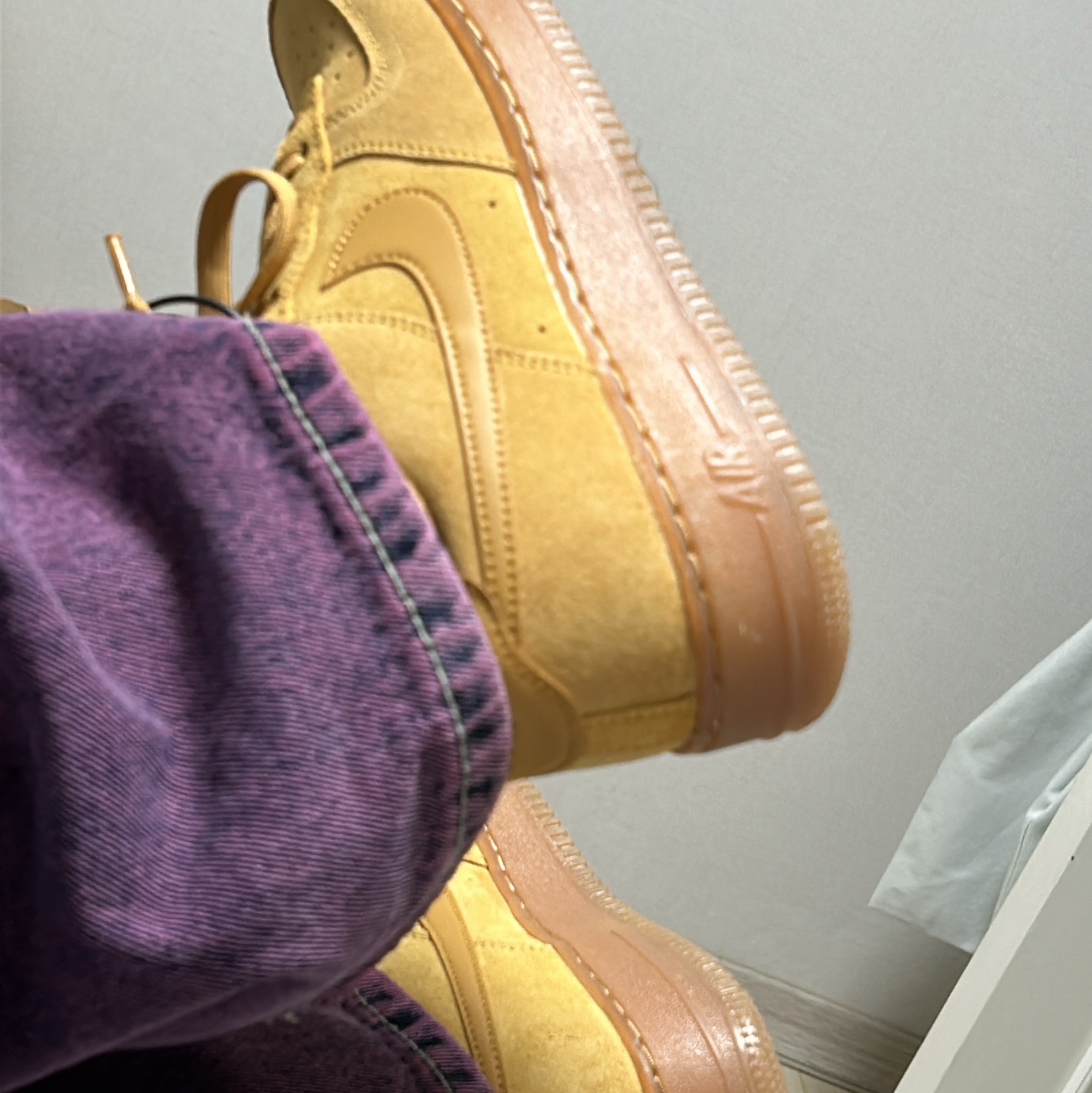 (GS) Nike Air Force 1 LV8 3 Wheat 착용 스타일