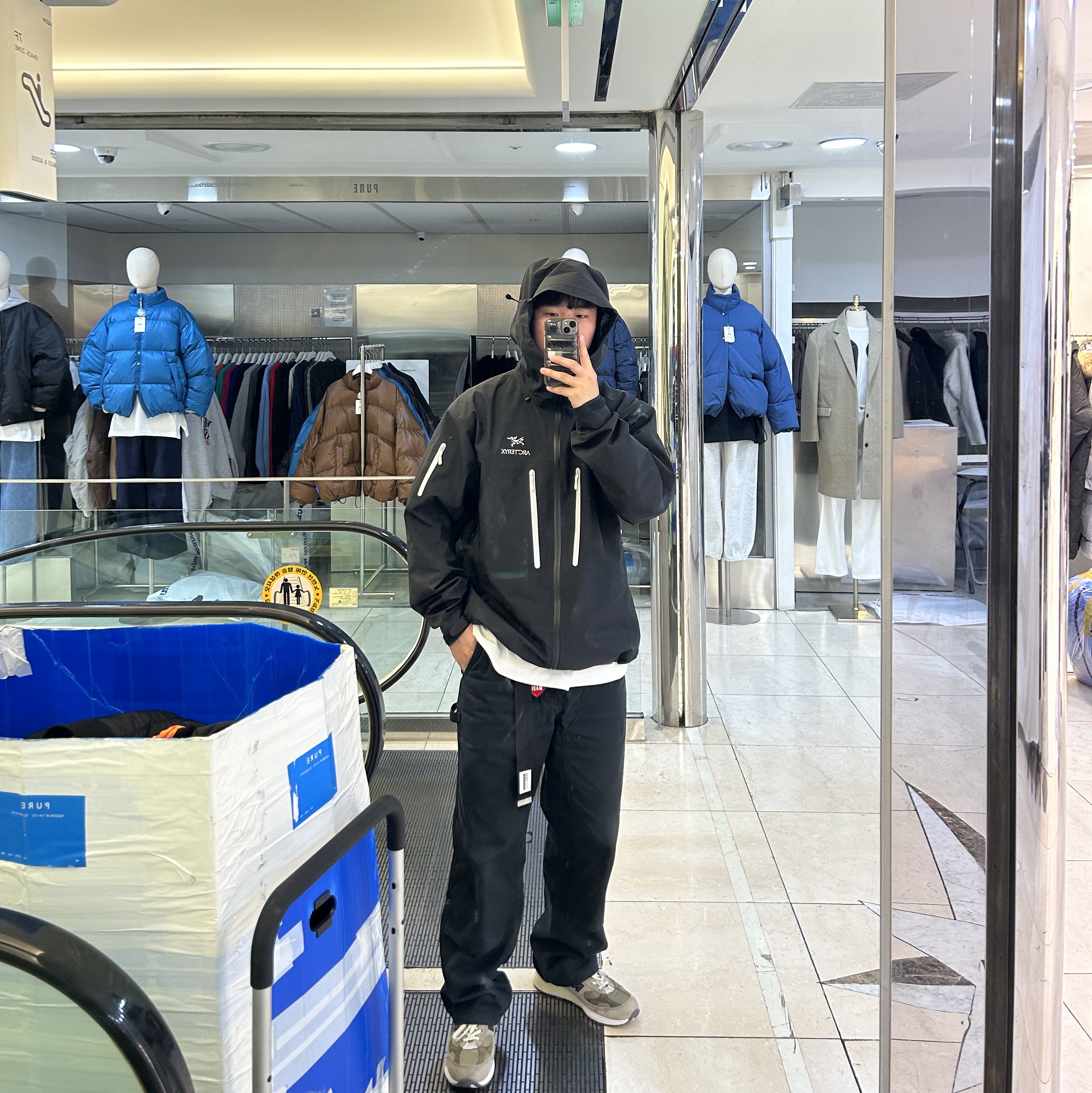 Human Made Heart Keyring Red, Arc'teryx Alpha SV Jacket Orca 착용 스타일