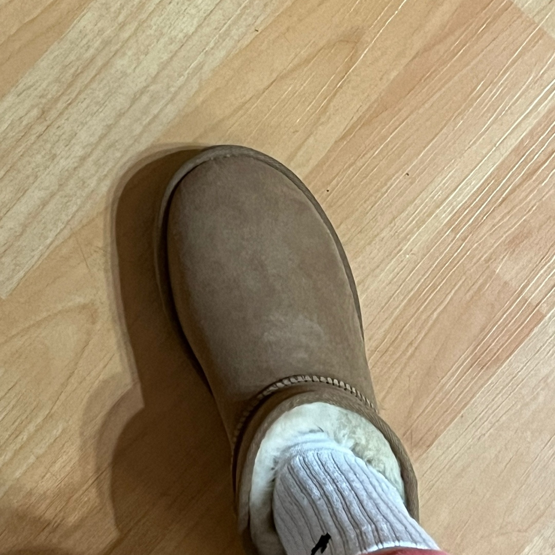 (W) UGG Classic Ultra Mini Boots Chestnut 착용 스타일 - 1