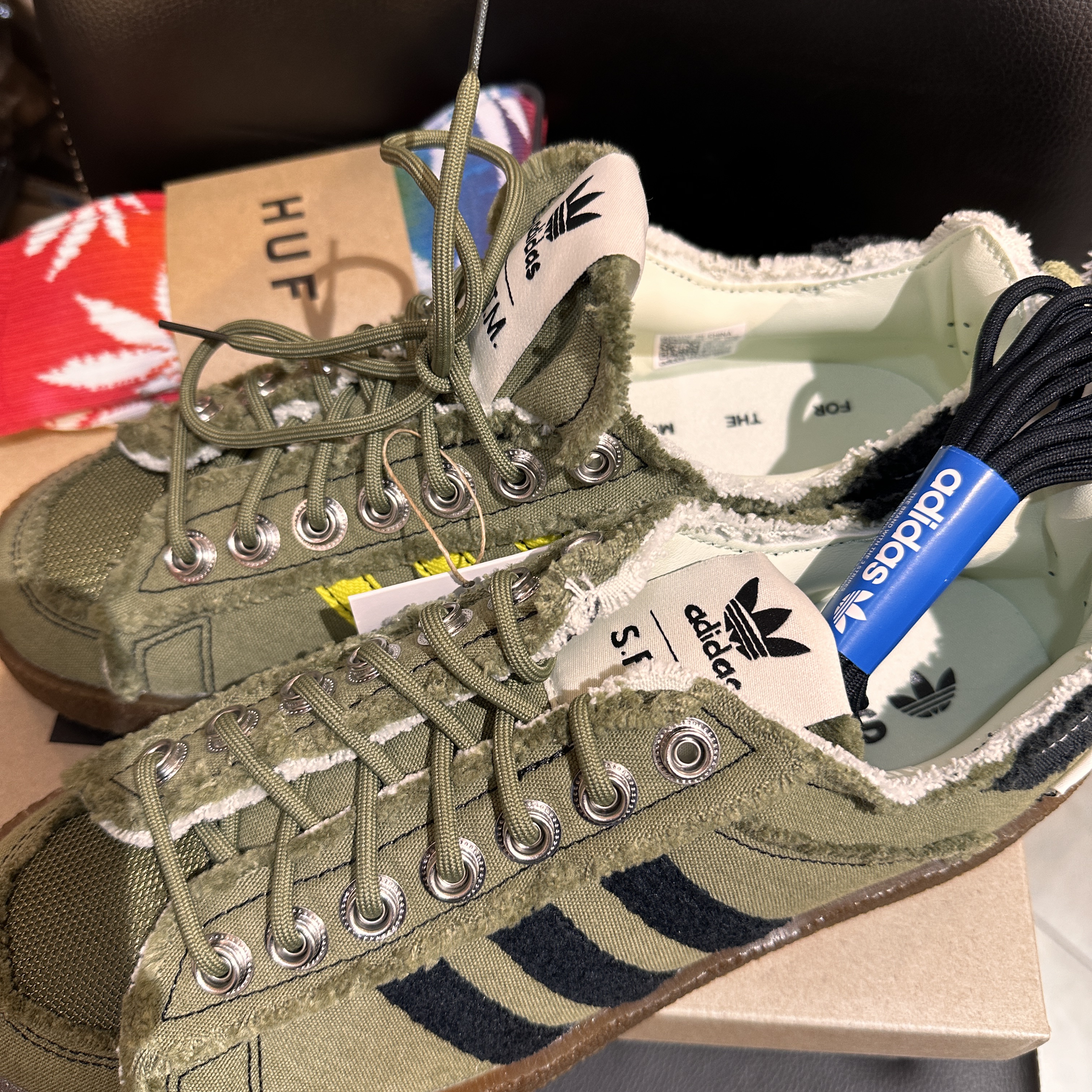 Adidas x Song for the Mute Campus 80s Focus Olive Core Black 착용 스타일 - 1