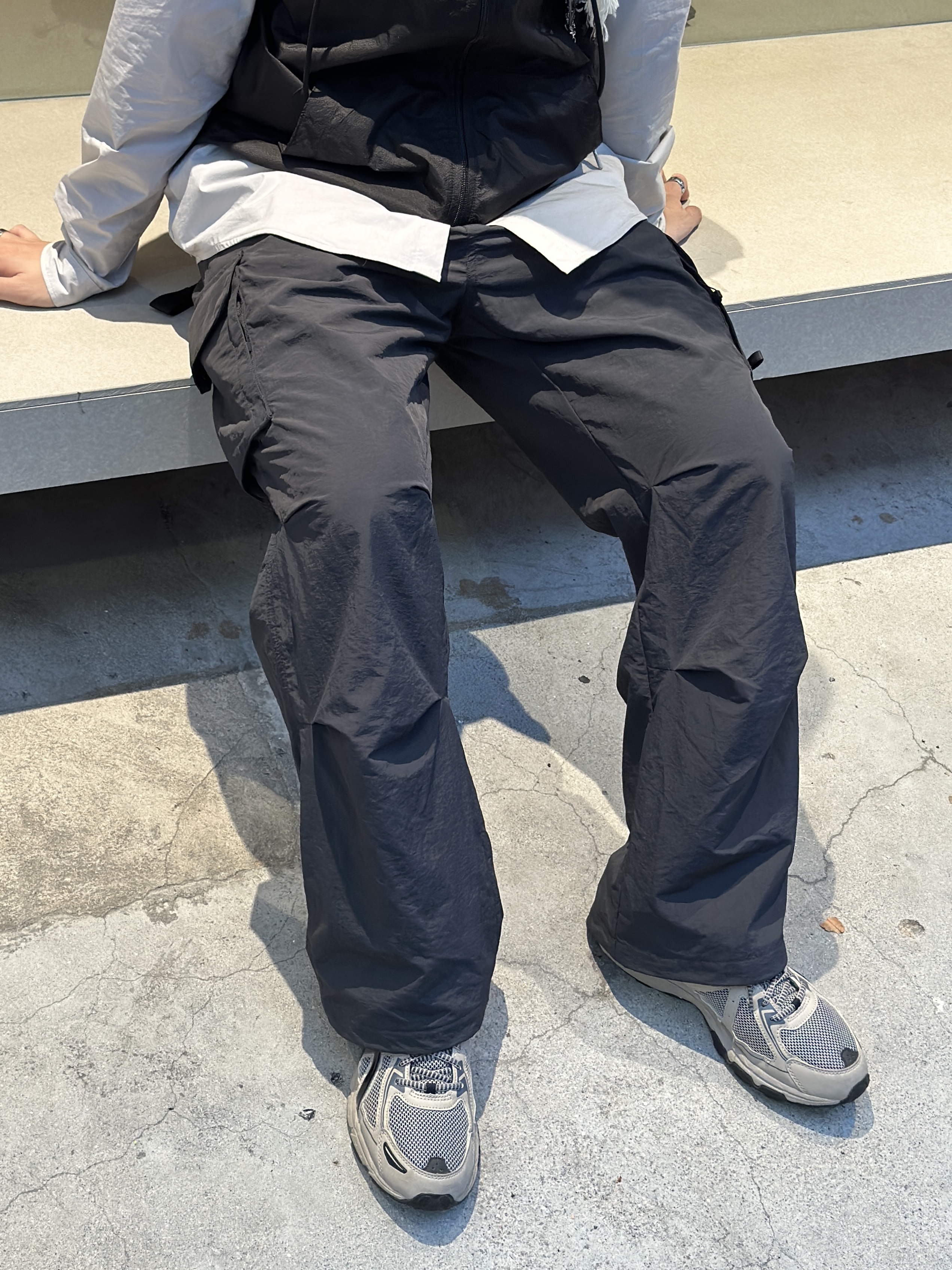Supreme Webbing Keychain Green Camo - 23SS, Asics Gel-Venture 6 Feather Grey Black 착용 스타일 - 5