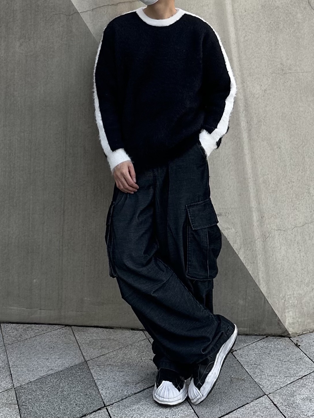Maison Mihara Yasuhiro Blakey OG Sole Canvas Low-top Sneakers Black White, Maison Mihara Yasuhiro Blakey OG Sole Canvas Low-top Sneakers White 착용 스타일 - 4