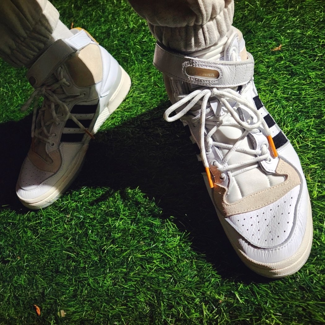 Adidas x Beyonce Ivy Park Forum Mid White Mesa 착용 스타일 - 4