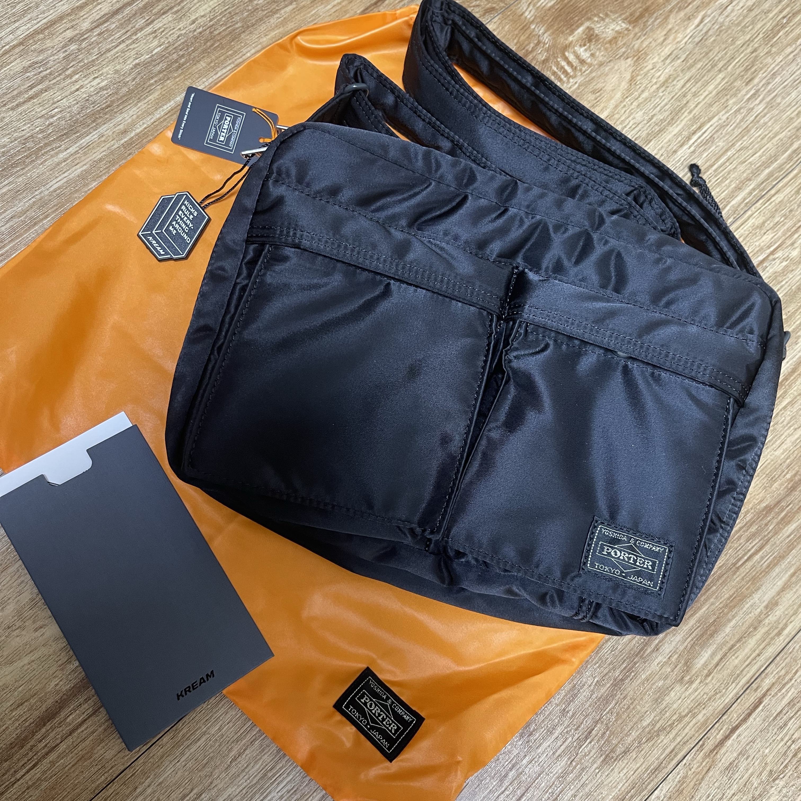 Porter Tanker Shoulder Bag S Black 착용 스타일