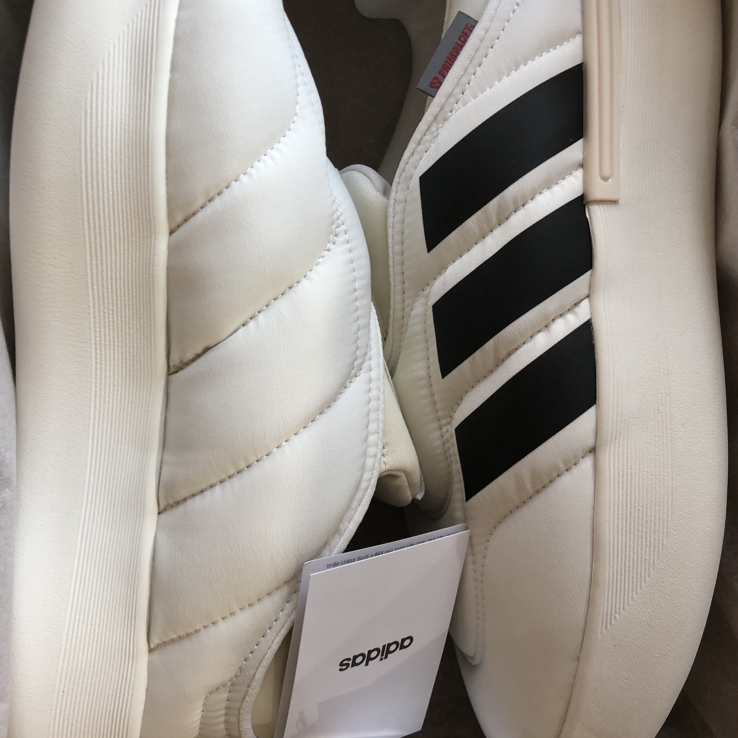 Adidas Adipuff Off White Core Black 착용 스타일
