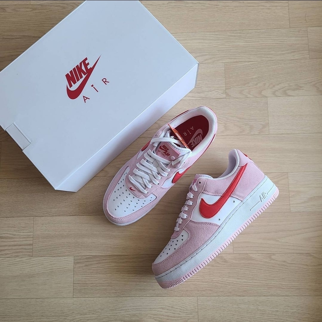 Nike Air Force 1 '07 QS Valentine's Day 착용 스타일