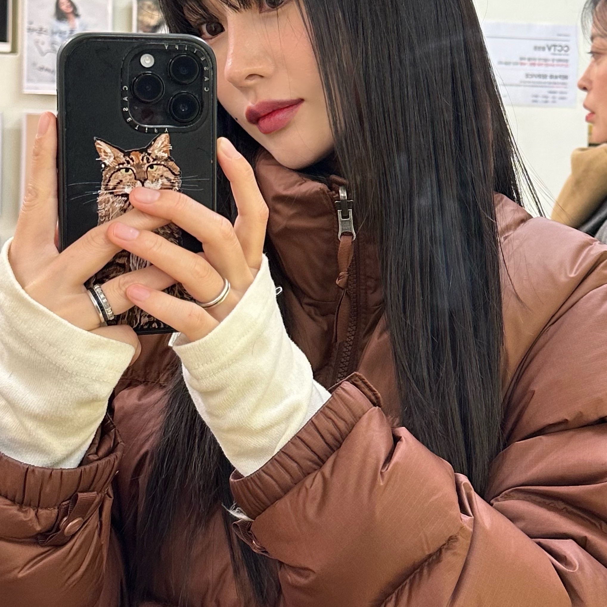 (W) The North Face 1996 Retro Nuptse Jacket Dark Oak 착용 스타일