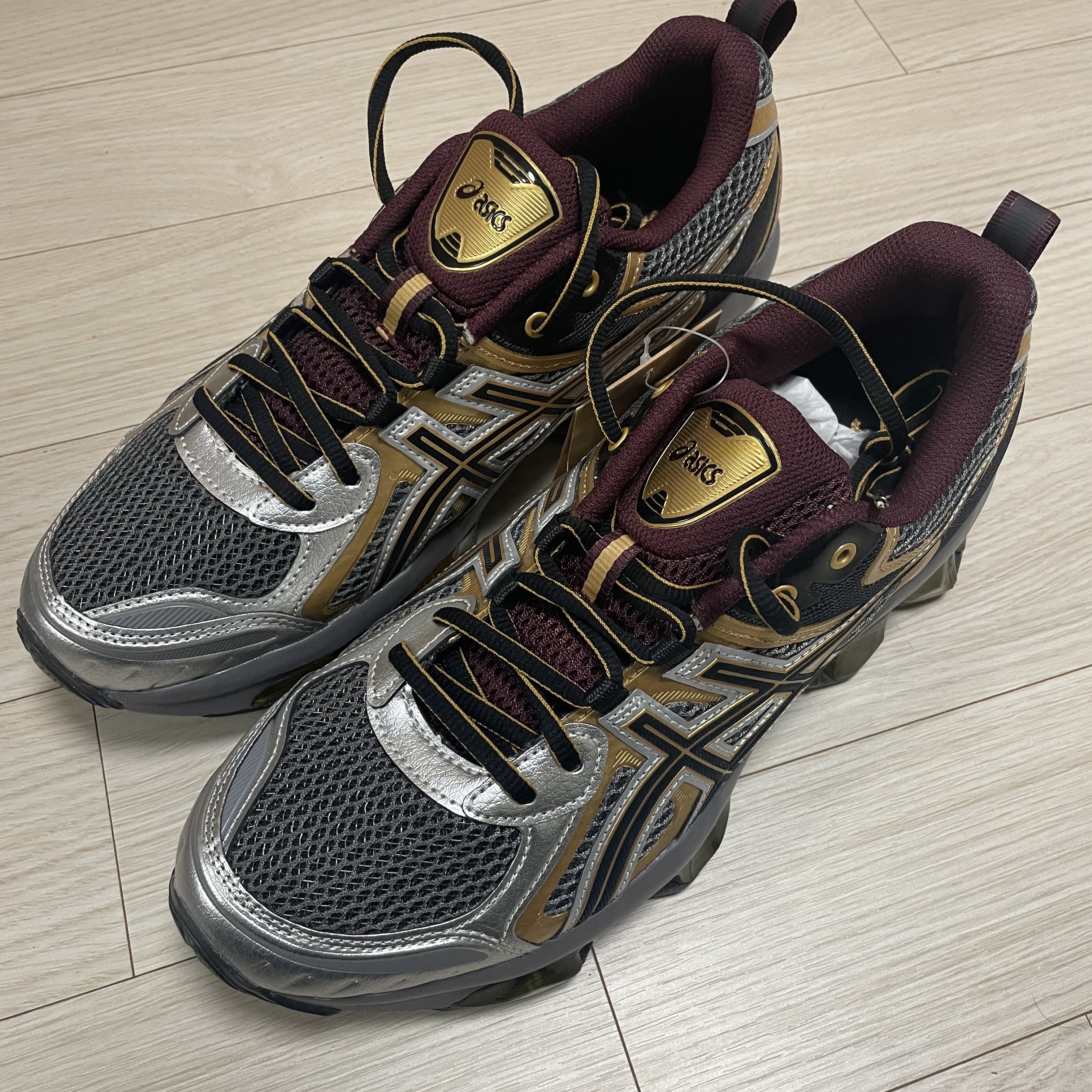 Asics Gel-Quantum Kinetic Carbon Pure Gold 착용 스타일