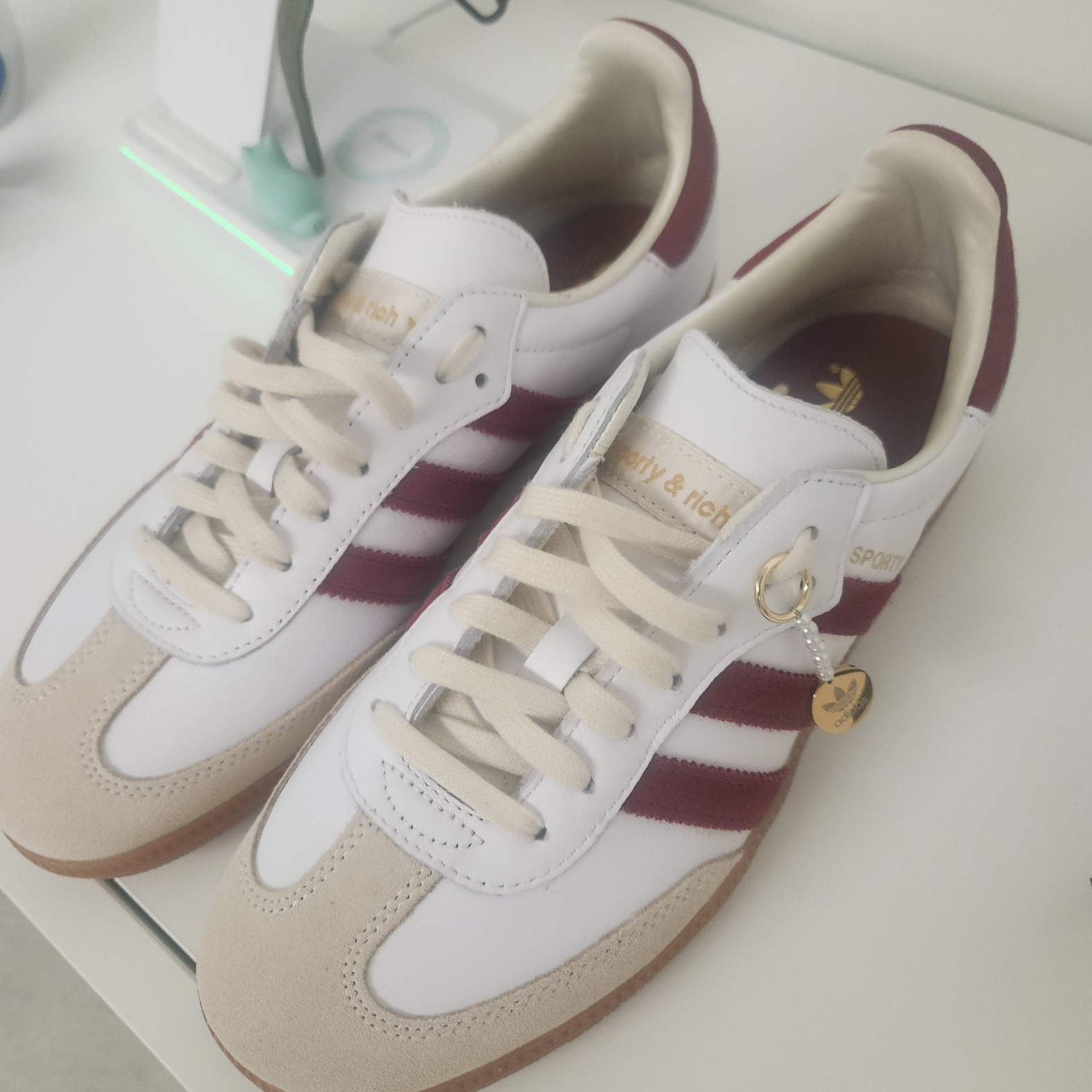 Adidas x Sporty & Rich Samba OG Cloud White Collegiate Burgundy 착용 스타일