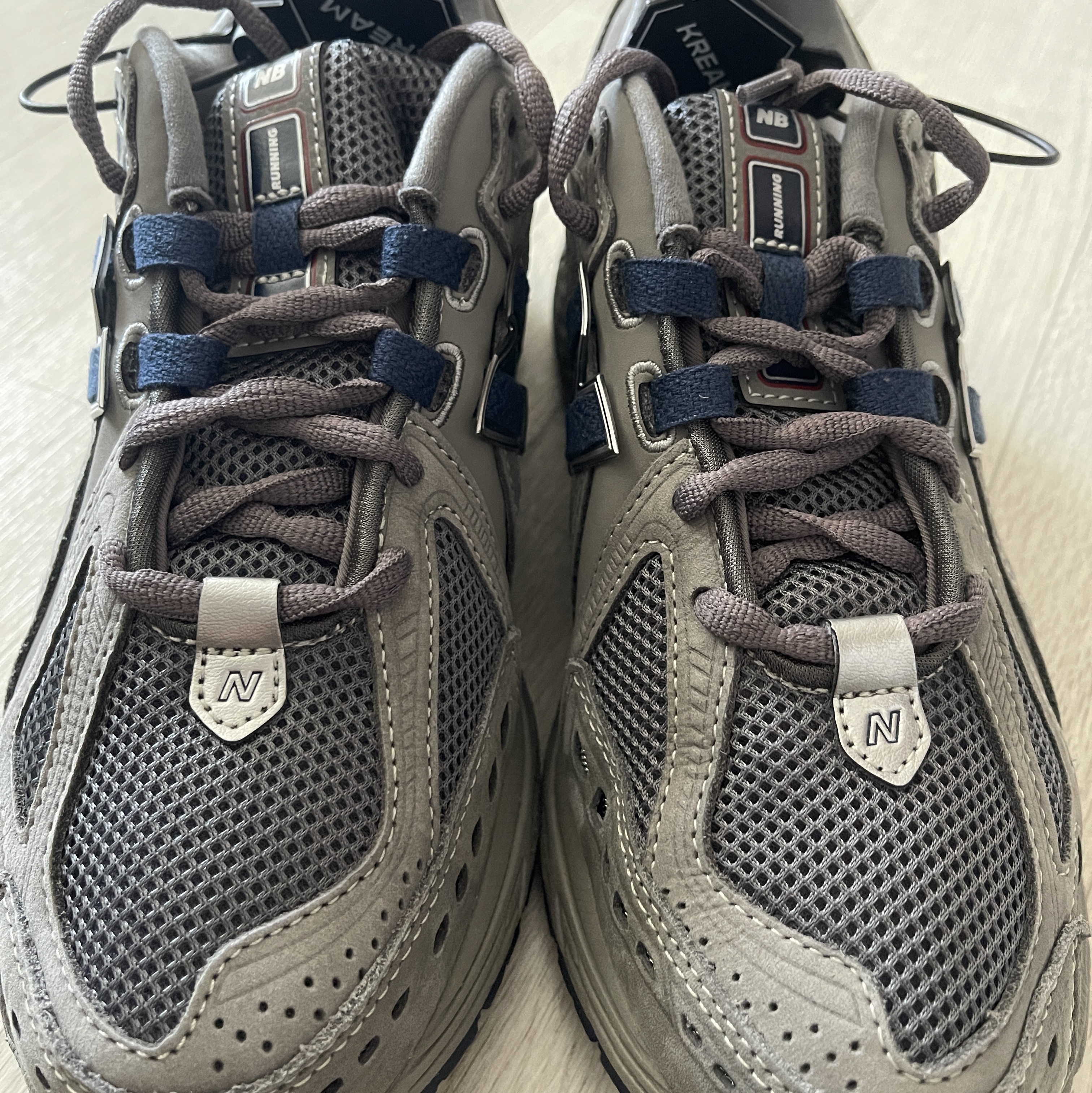 New Balance 1906R Charcoal Grey 착용 스타일