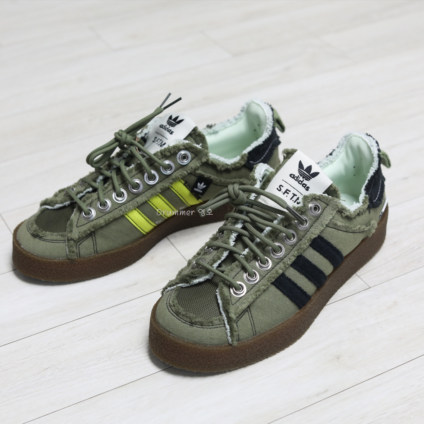 Adidas x Song for the Mute Campus 80s Focus Olive Core Black 착용 스타일