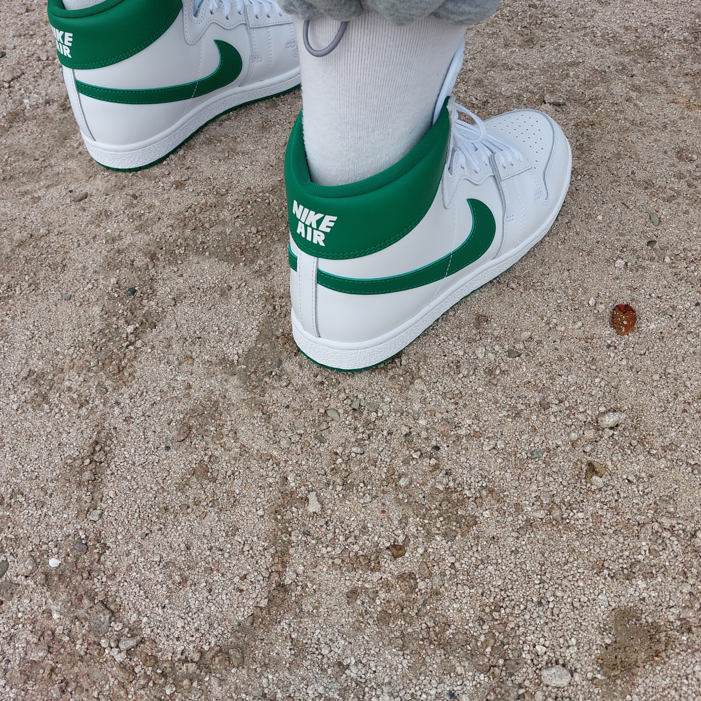 Jordan Air Ship SP White Pine Green 착용 스타일 - 2