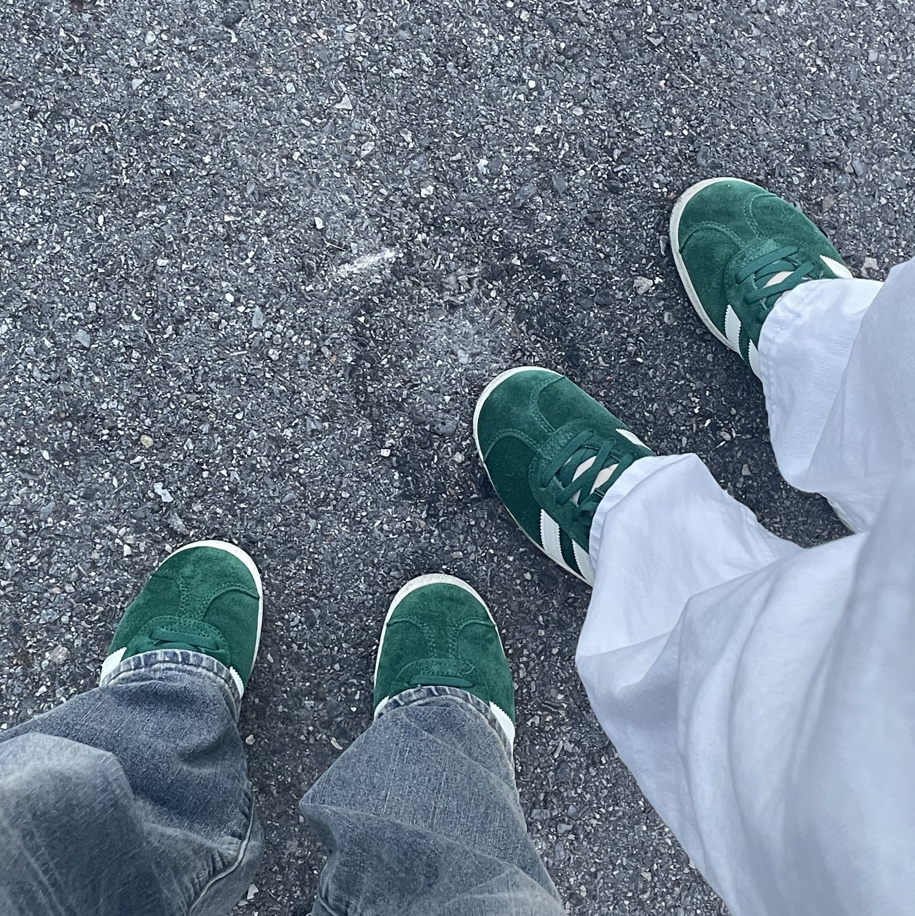 Adidas Gazelle Dark Green Cream White 착용 스타일