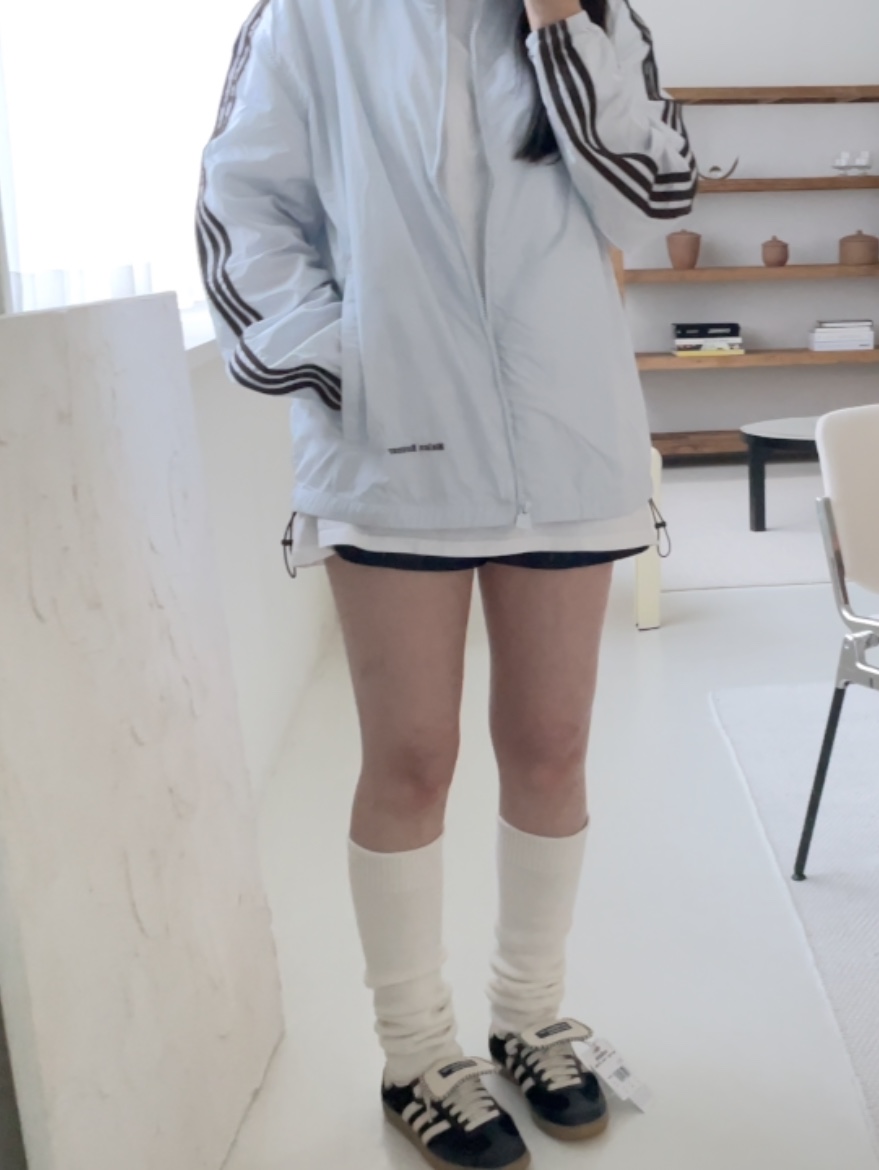 (W) Adidas x Sporty & Rich Shorts Legend Ink - US Sizing, Adidas x Wales Bonner Statement Nylon Track Top Blue Tint - US Sizing 착용 스타일 - 3