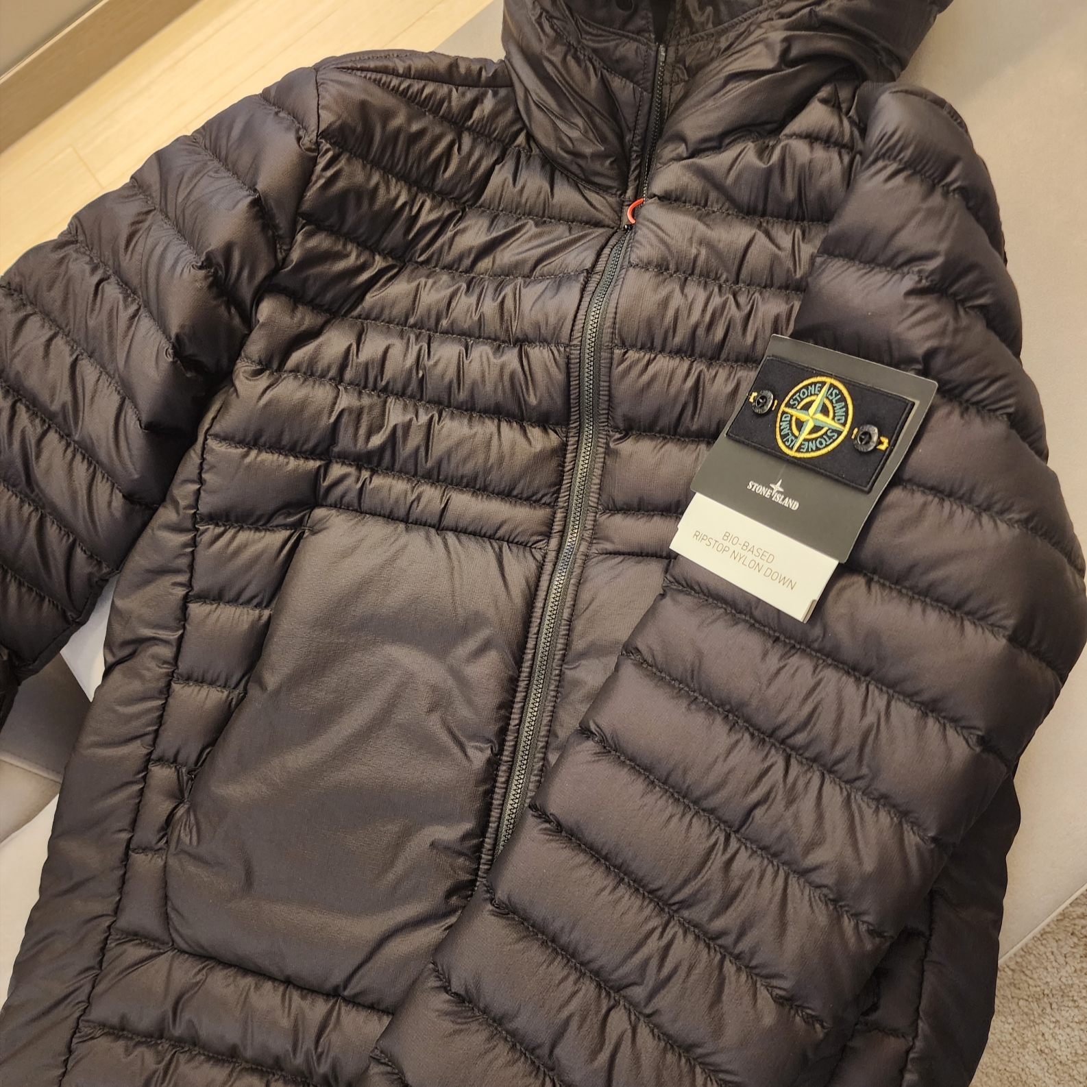 Stone Island 40324 Bio-Based Ripstop Nylon Hooded Down Jacket Black - 22SS 착용 스타일