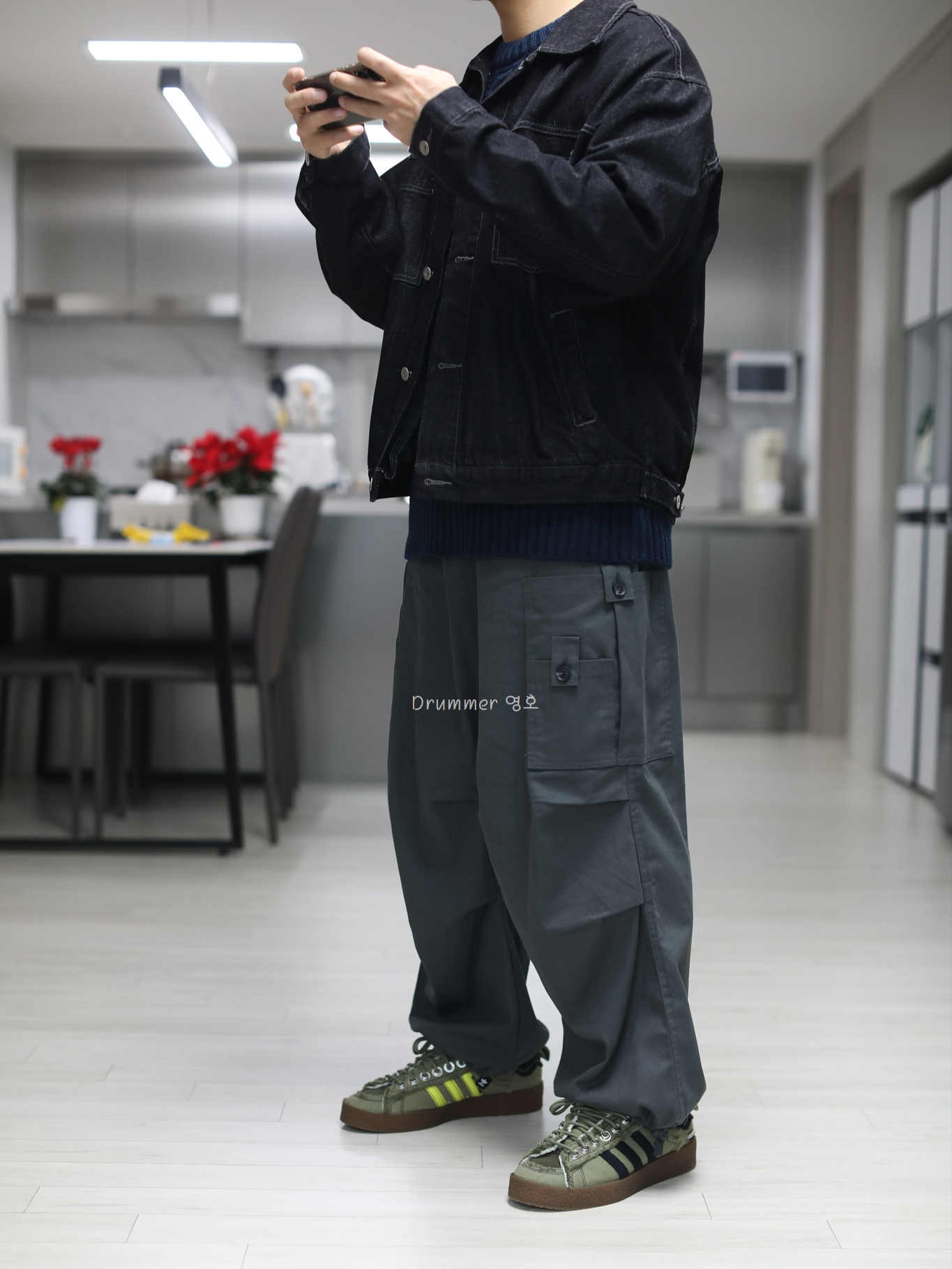 Adidas x Song for the Mute Campus 80s Focus Olive Core Black 착용 스타일