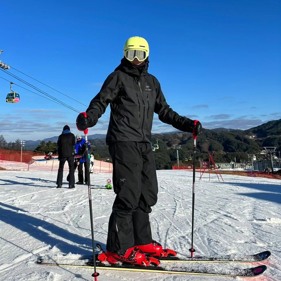 Arc'teryx Alpha Jacket Black 착용 스타일 - 1
