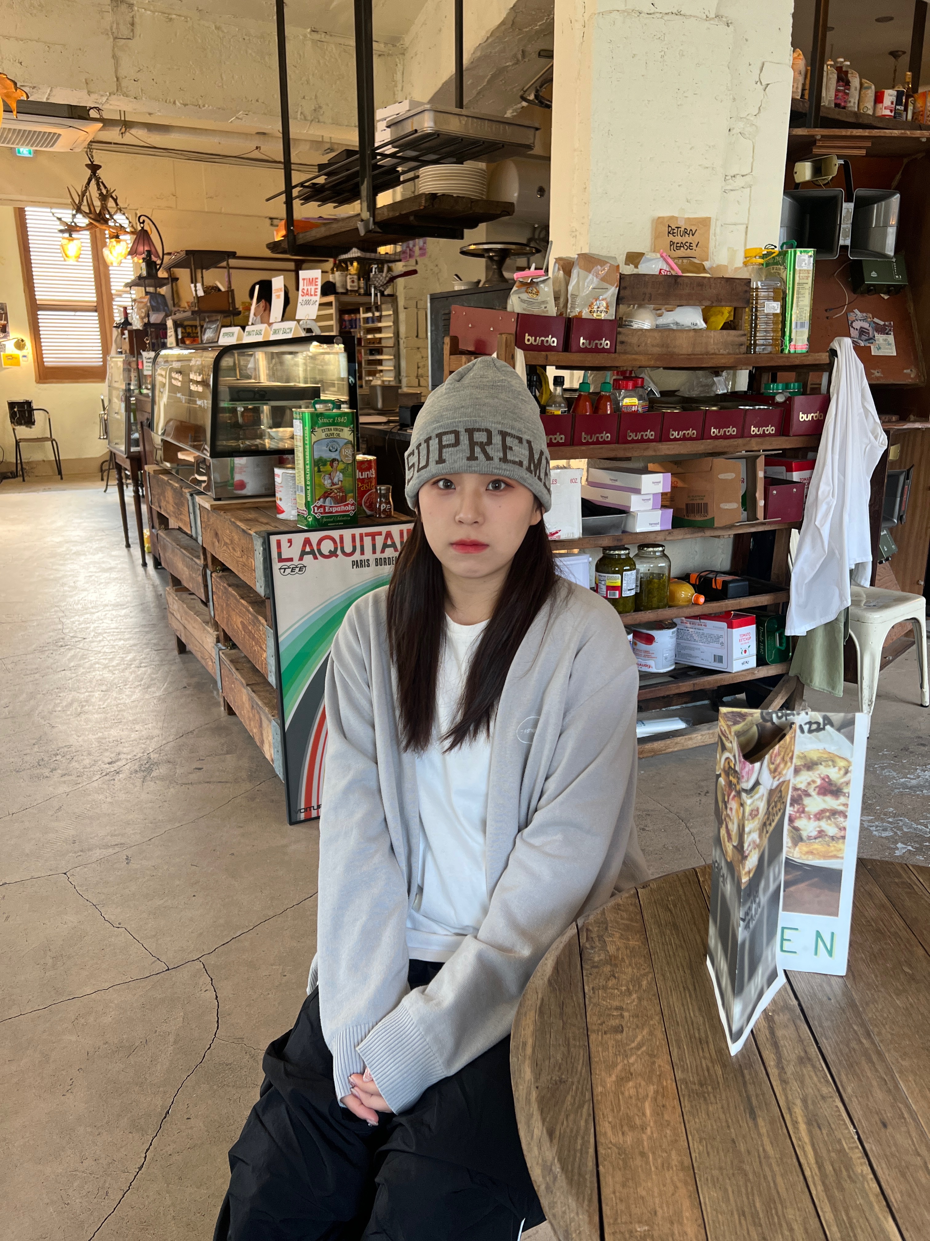 Supreme New Era Varsity Beanie Heather Grey - 23FW 착용 스타일 - 1