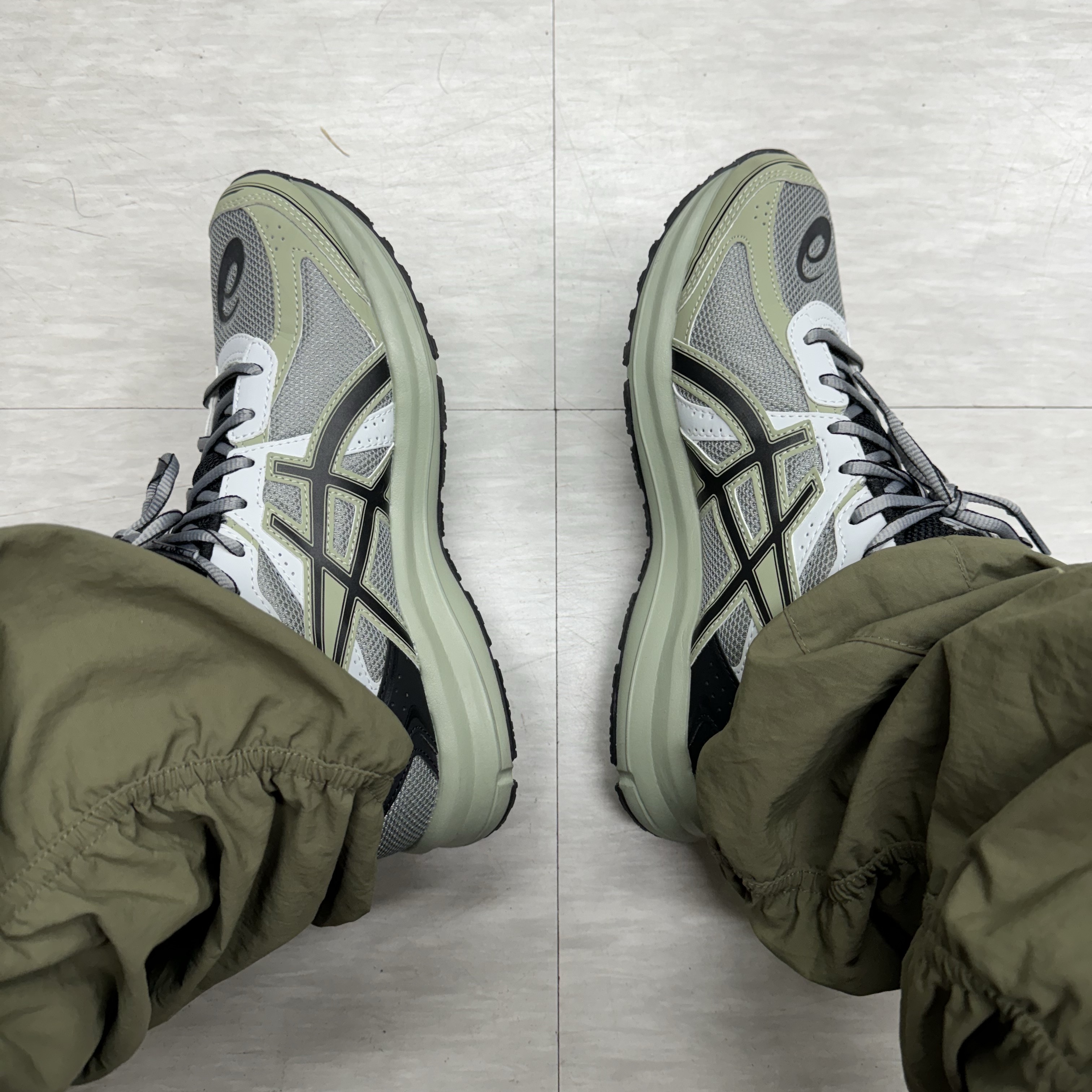 Asics Jog 100 S Sheet Rock - 2E Wide 착용 스타일