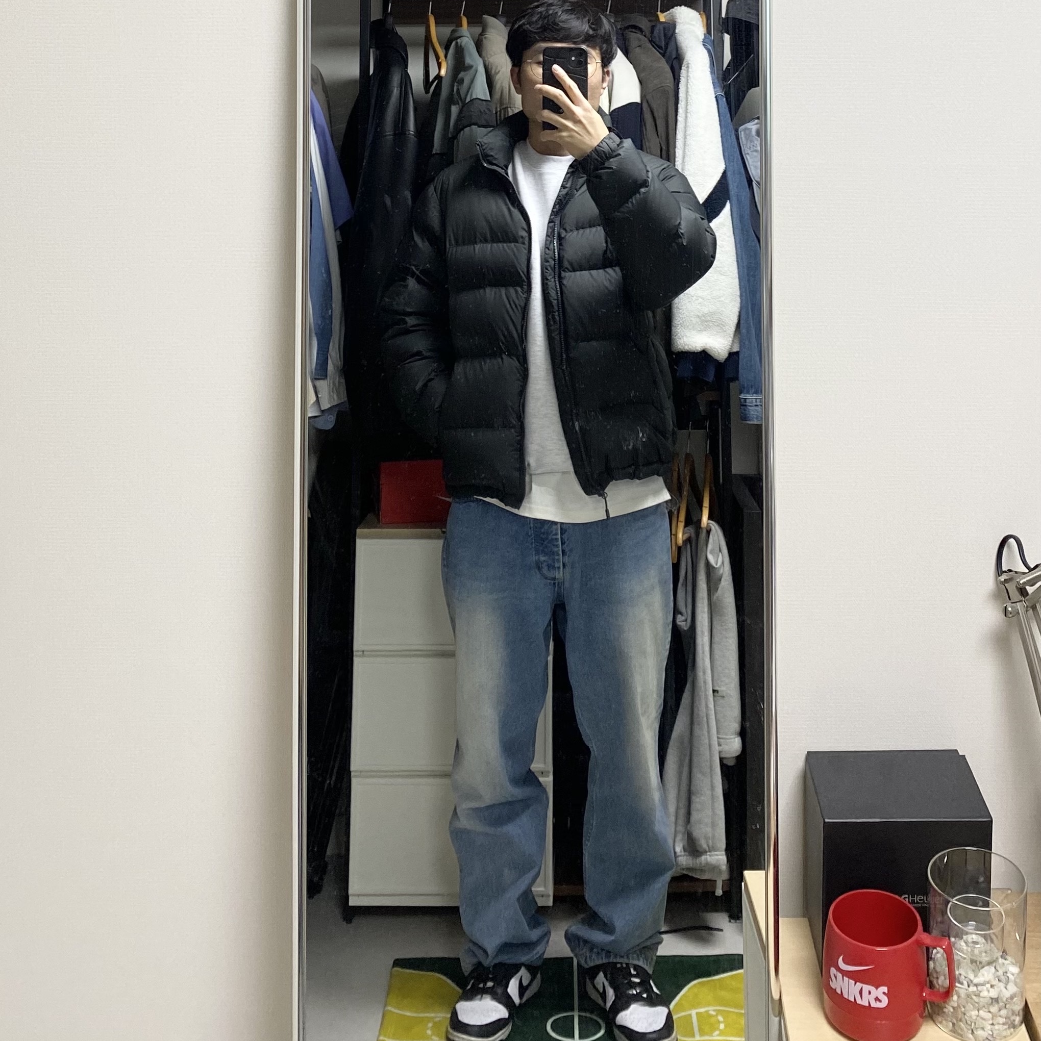 Nike Dunk Low Retro Black, The North Face 1992 Nuptse Jacket Charcoal 착용 스타일