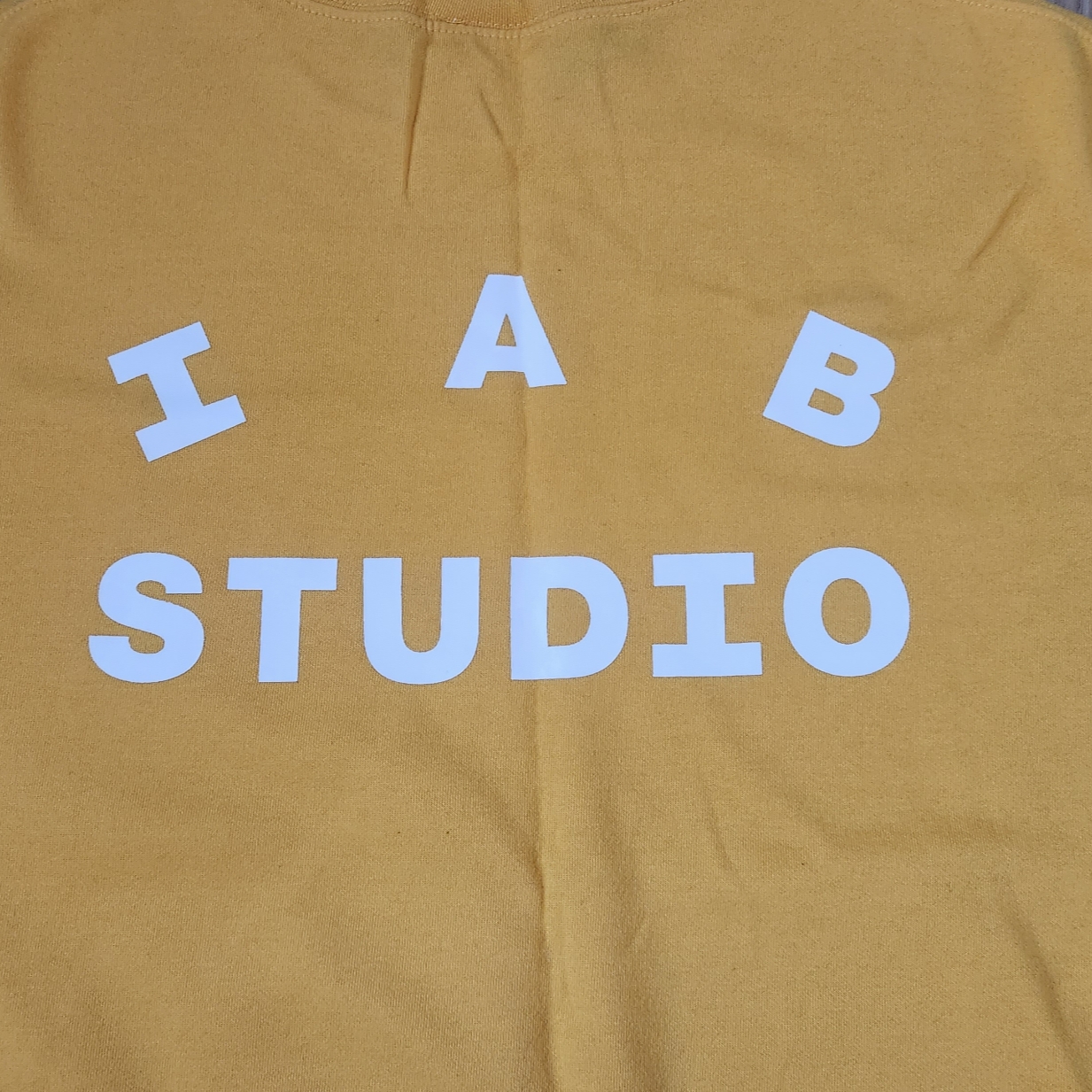 IAB Studio T-Shirt Yellow 착용 스타일 - 2
