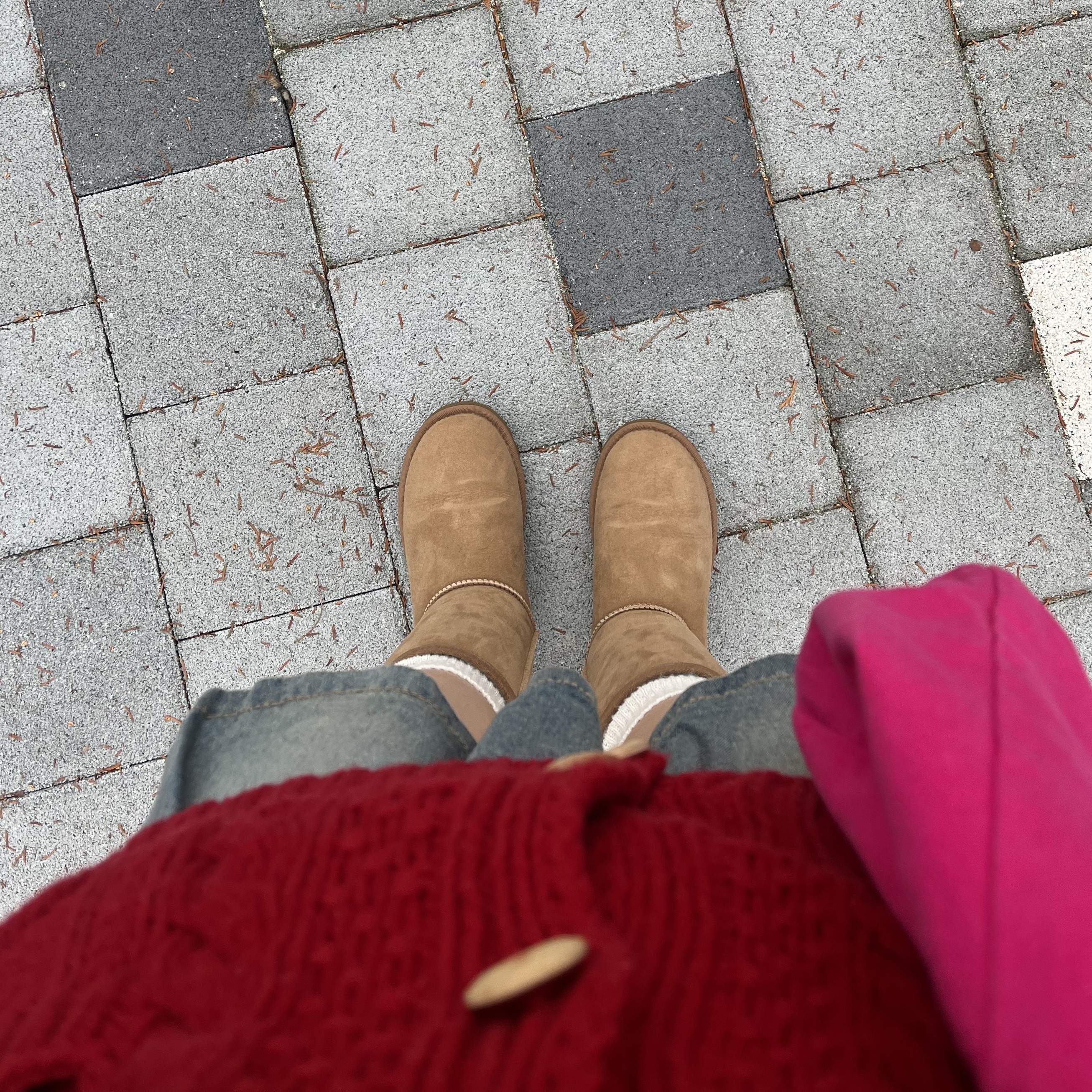 (W) UGG Classic Short II Boots Chestnut 착용 스타일 - 2