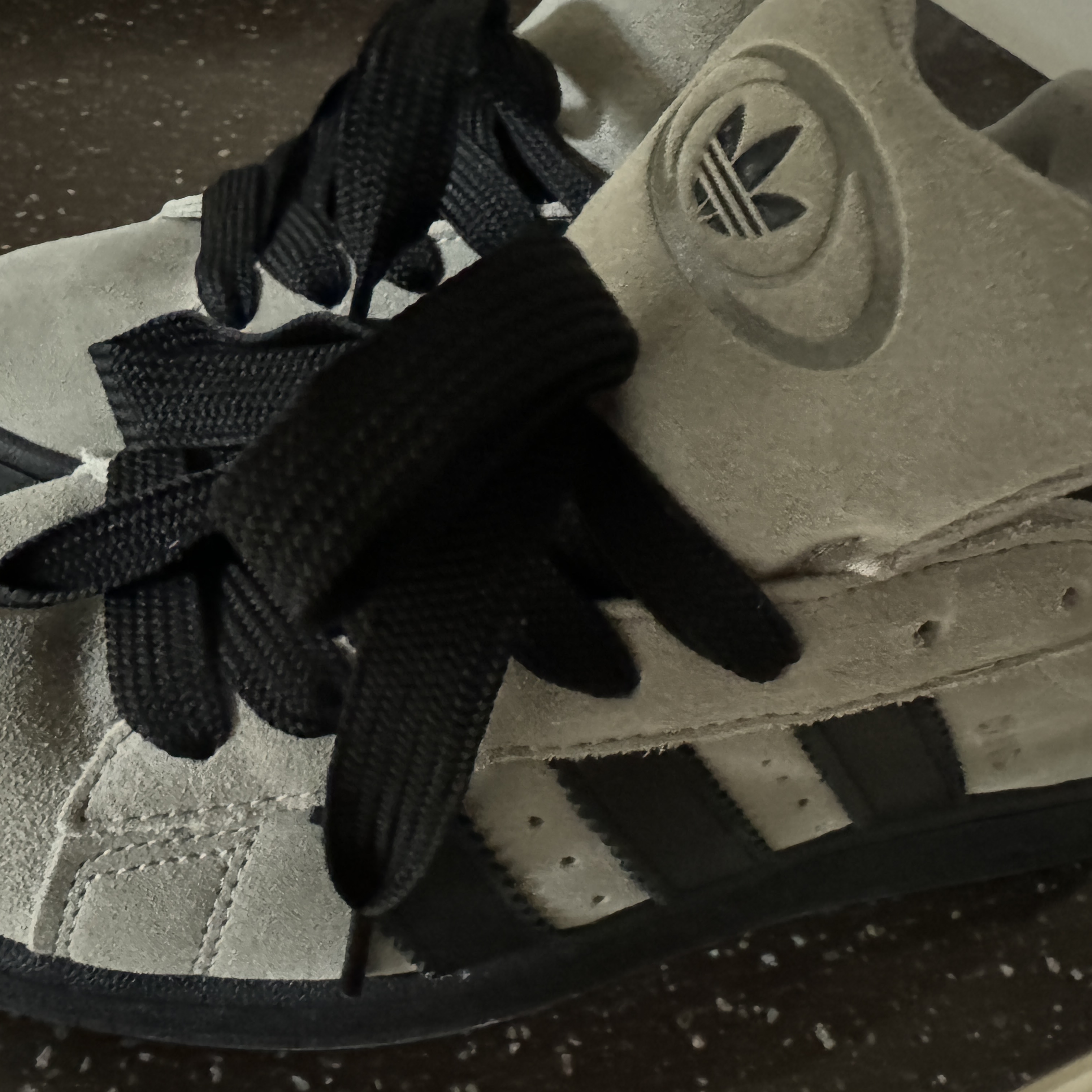 Adidas Campus 00s Silver Pebble Core Black 착용 스타일 - 2