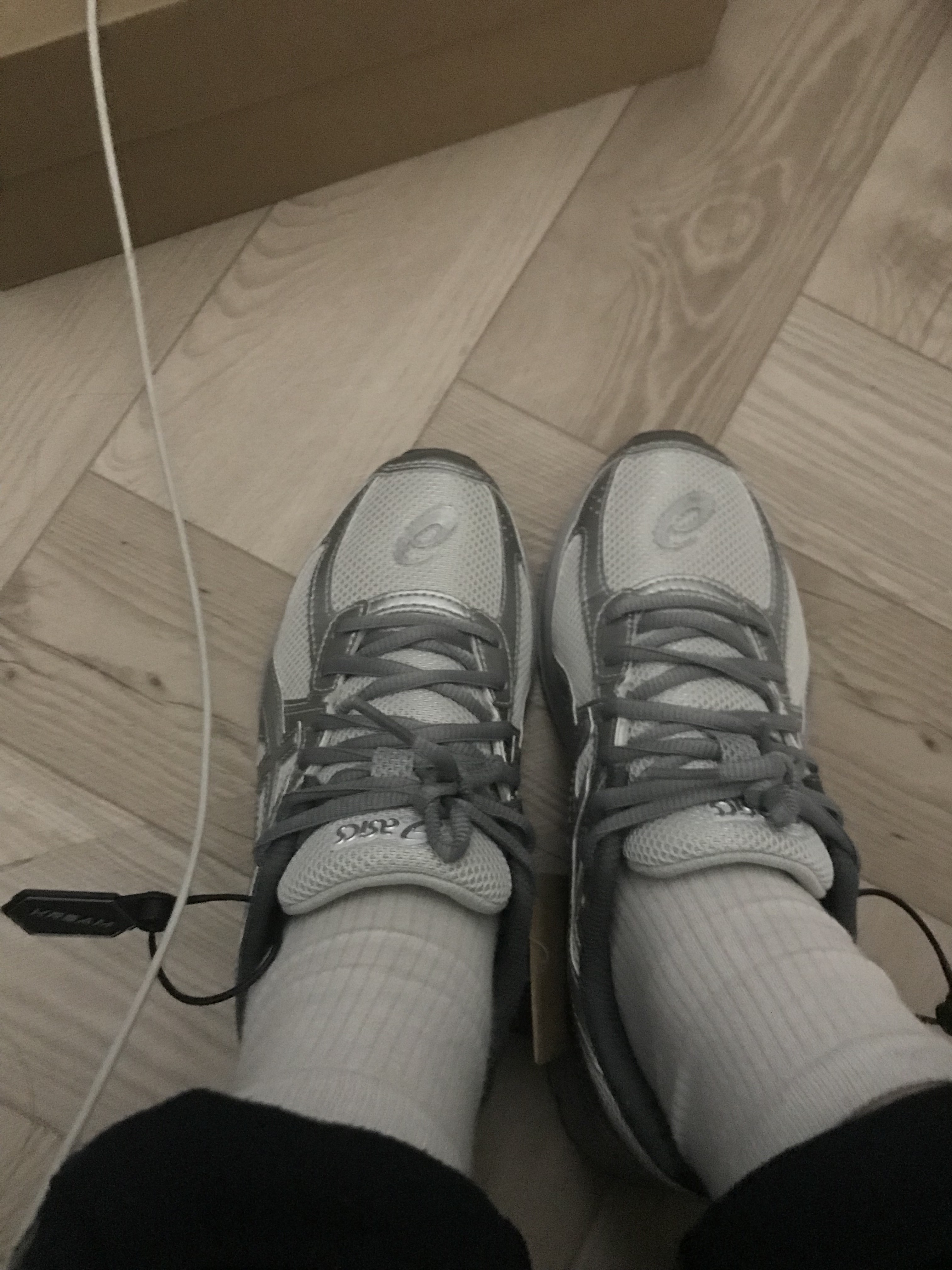Asics Jog 100 S SMU Glacier Grey Pure Silver - 2E Wide 착용 스타일 - 2